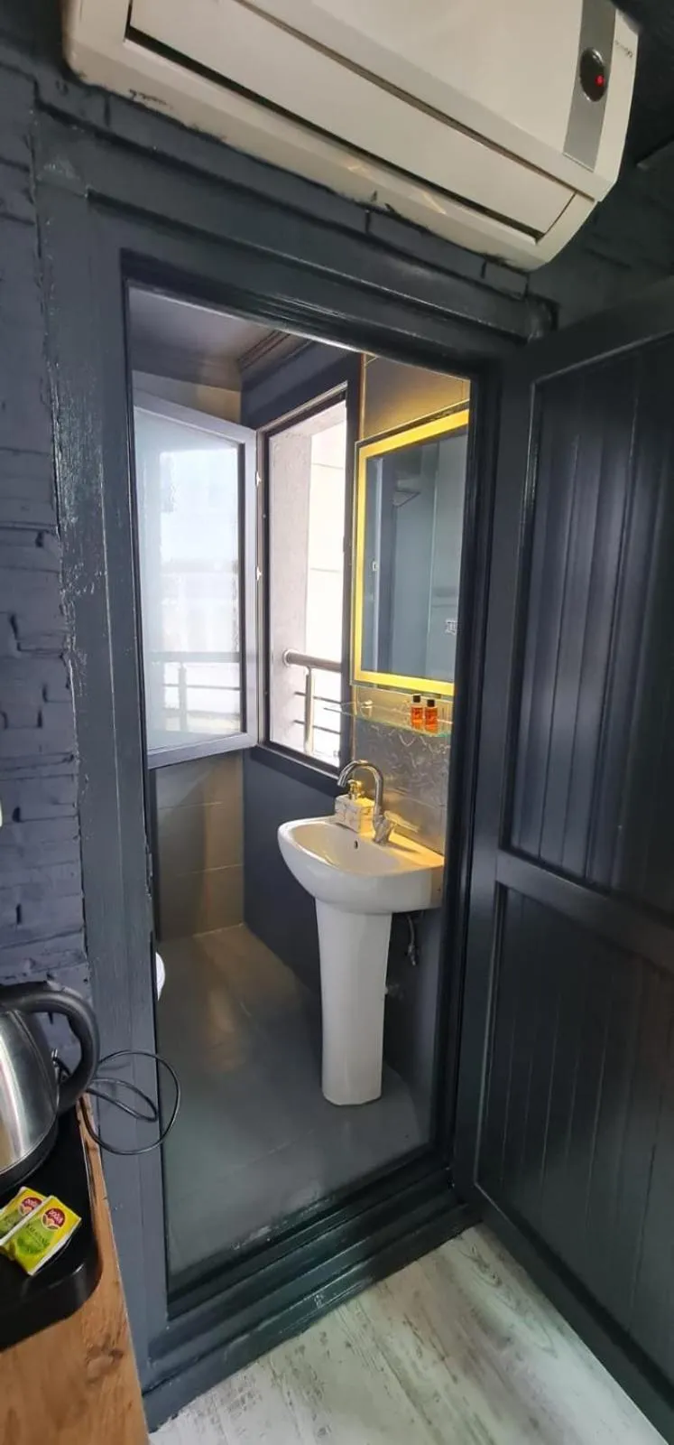 Toilet in Royal Suite Hotel