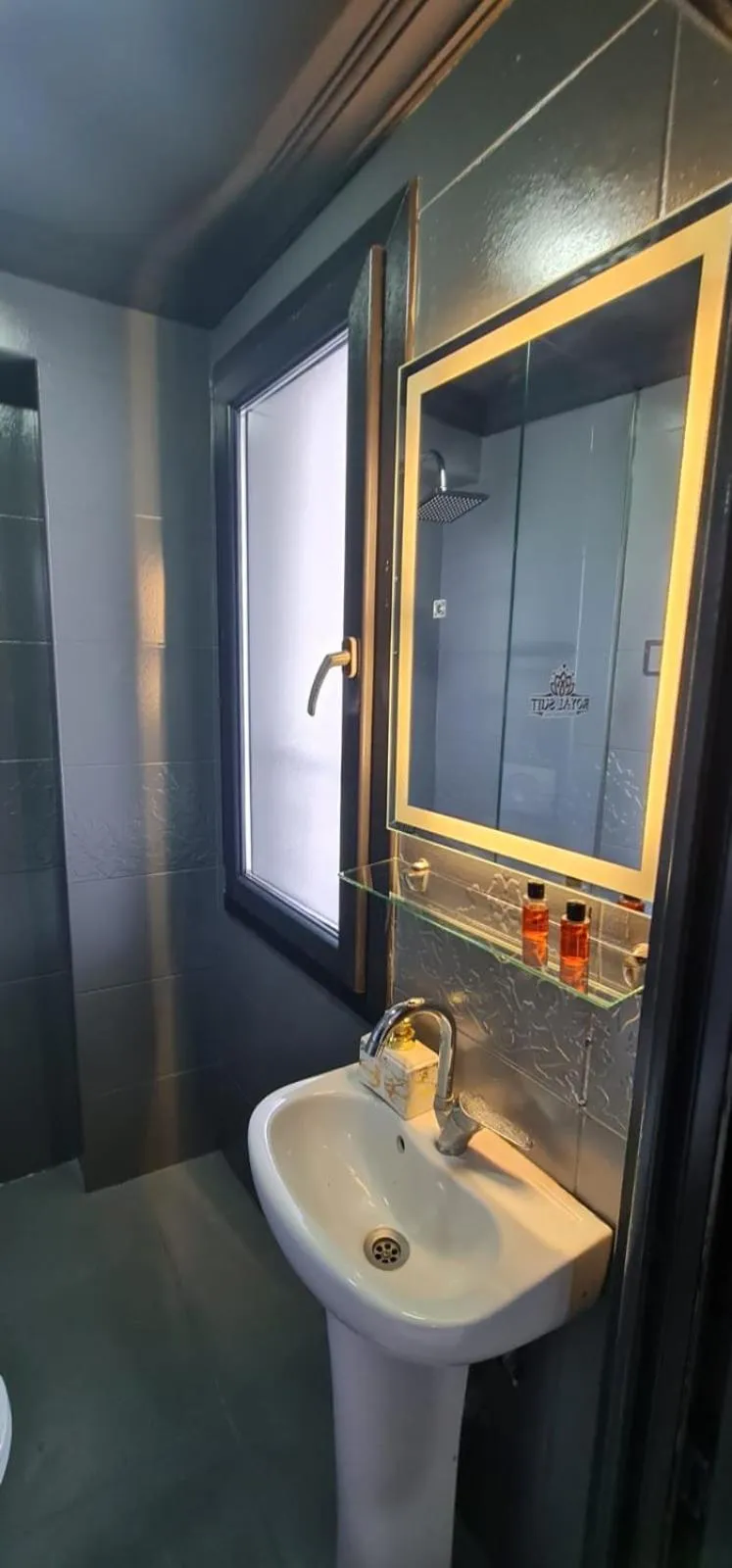 Shower in Royal Suite Hotel