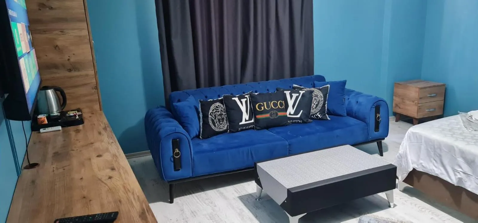 Photo of the whole room, Bed in Royal Suite Hotel