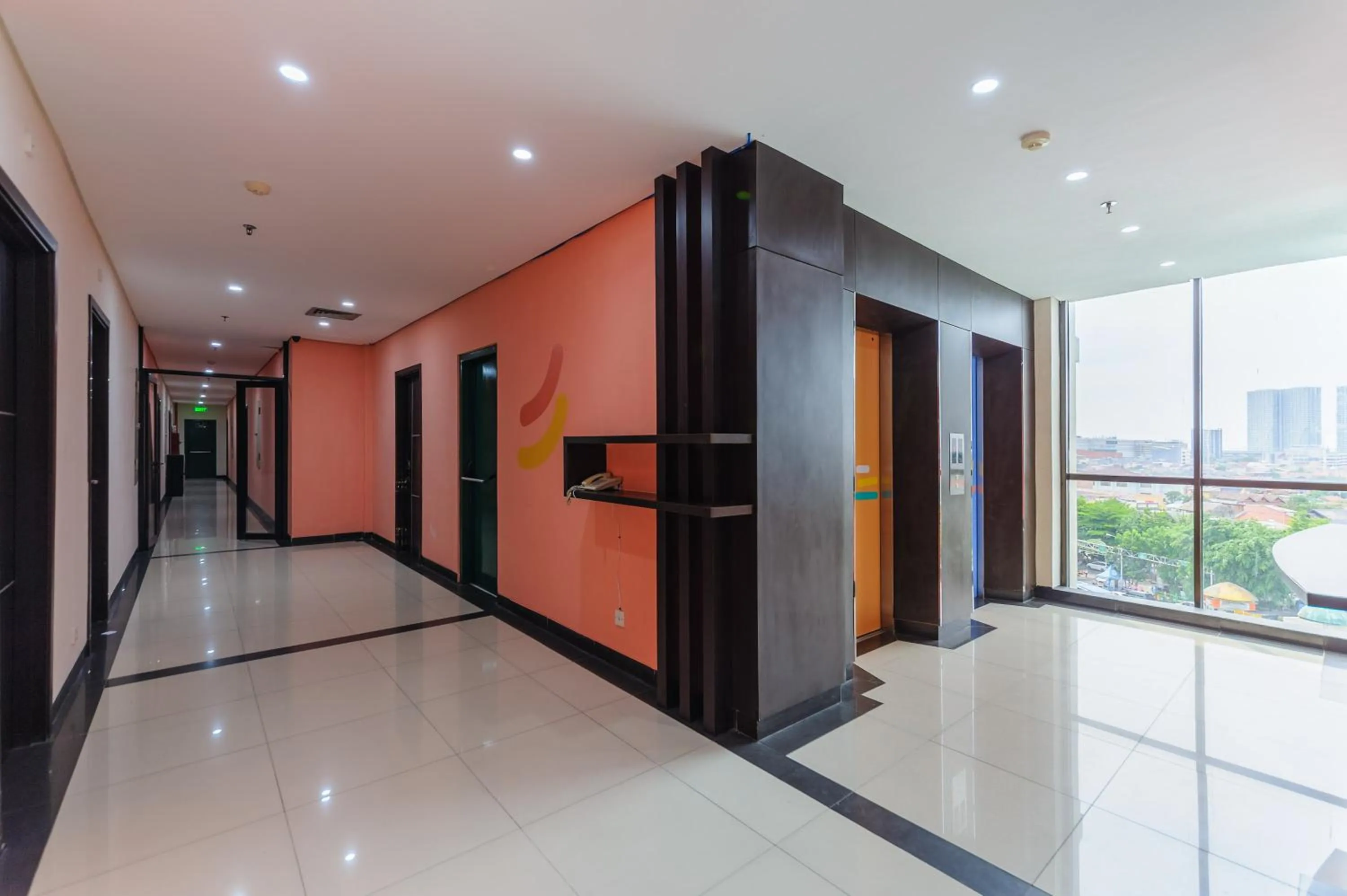 elevator in Sans Hotel The Green Bekasi by RedDoorz