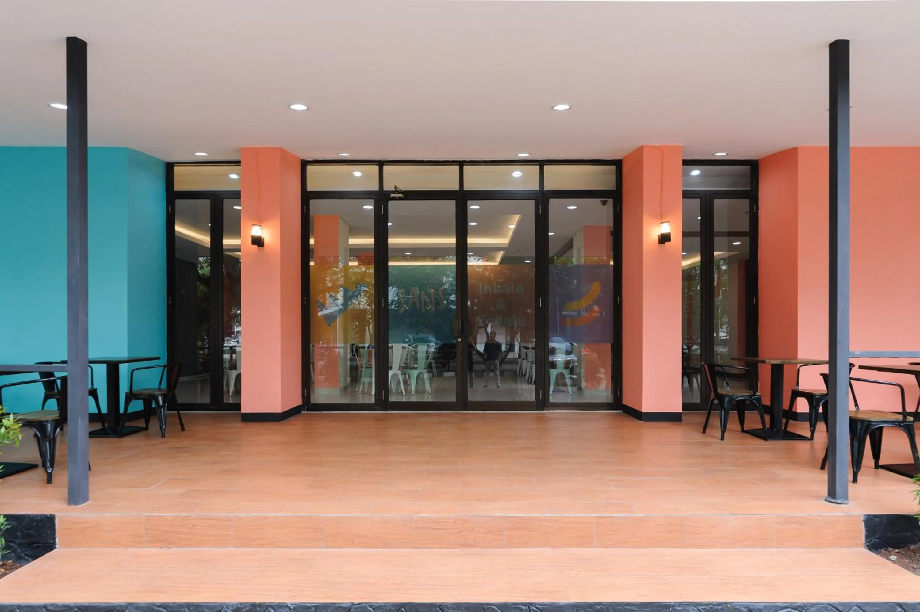 Facade/entrance in Sans Hotel The Green Bekasi by RedDoorz
