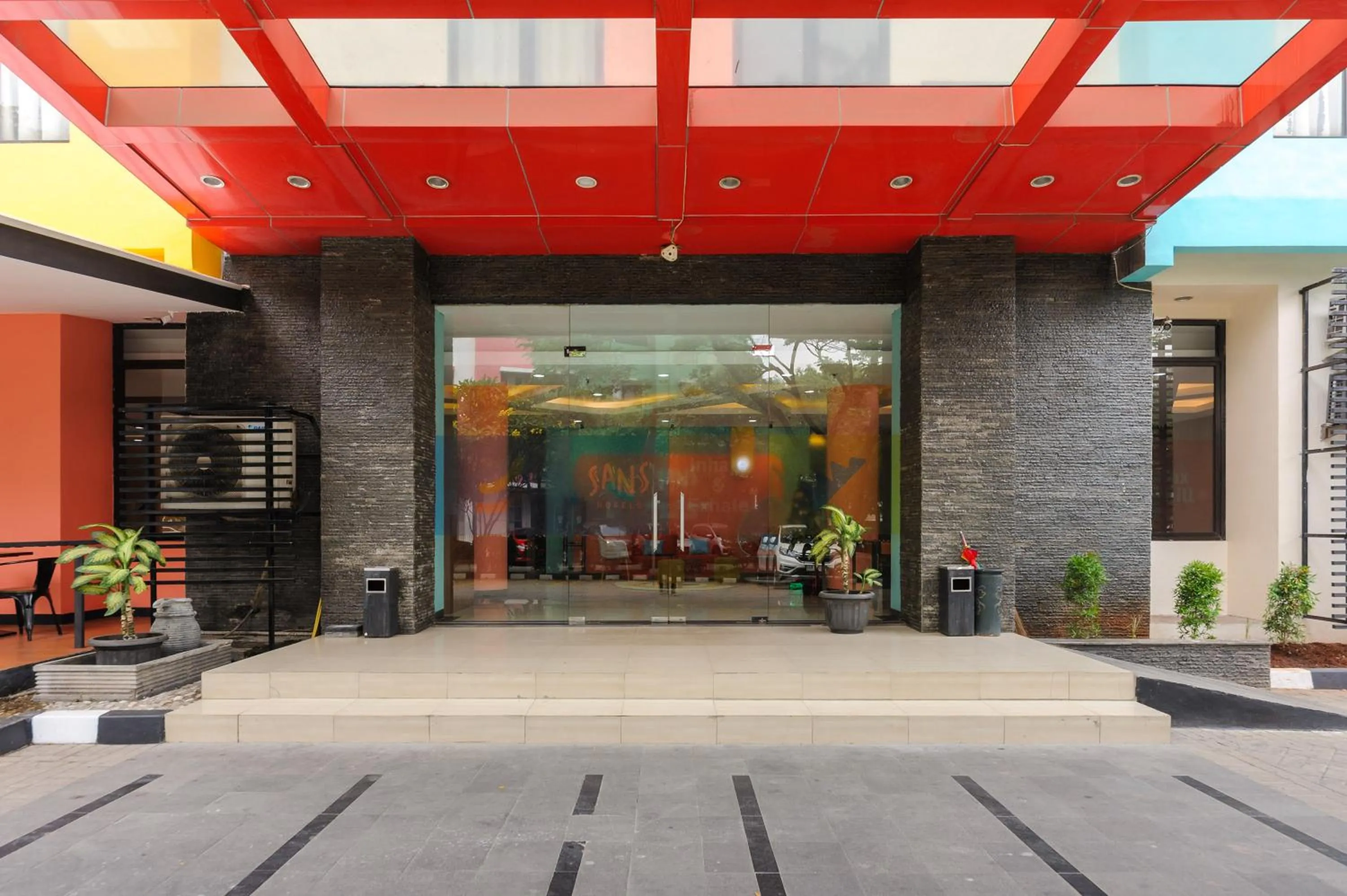Facade/entrance in Sans Hotel The Green Bekasi by RedDoorz