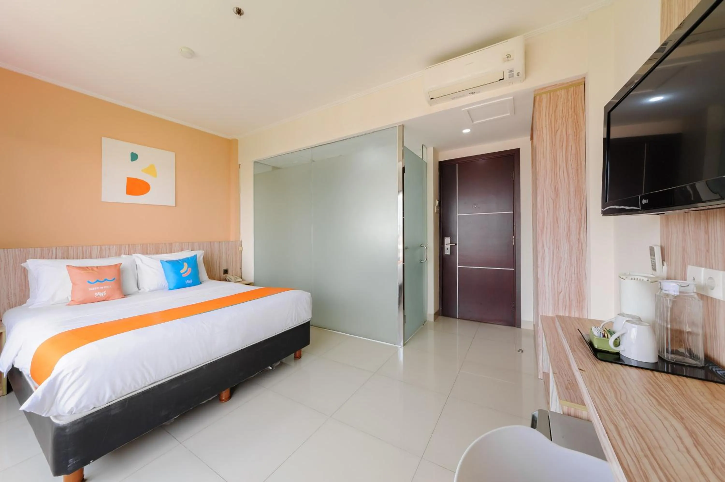 Bedroom, Bed in Sans Hotel The Green Bekasi by RedDoorz