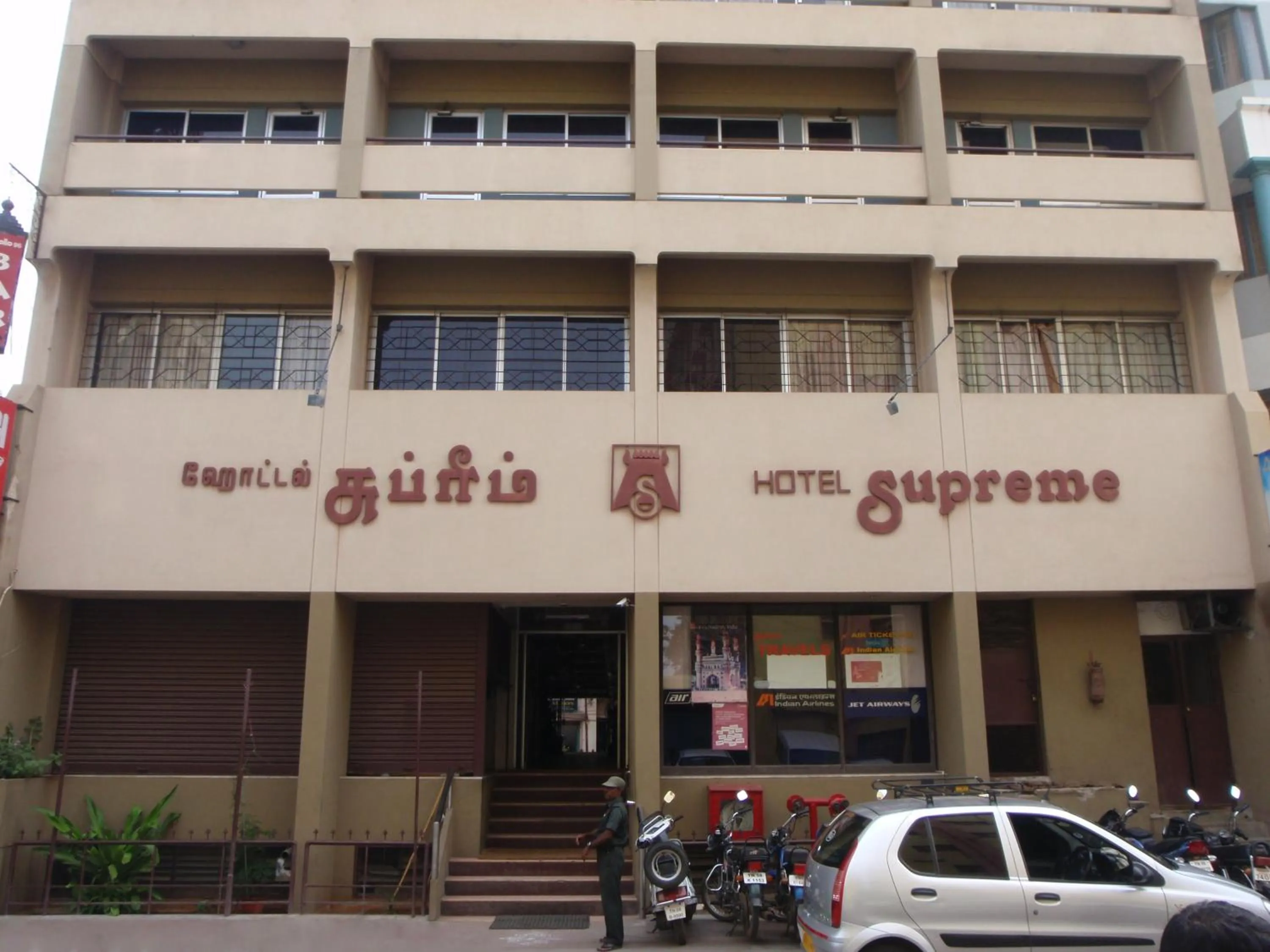 Facade/entrance in Hotel Supreme