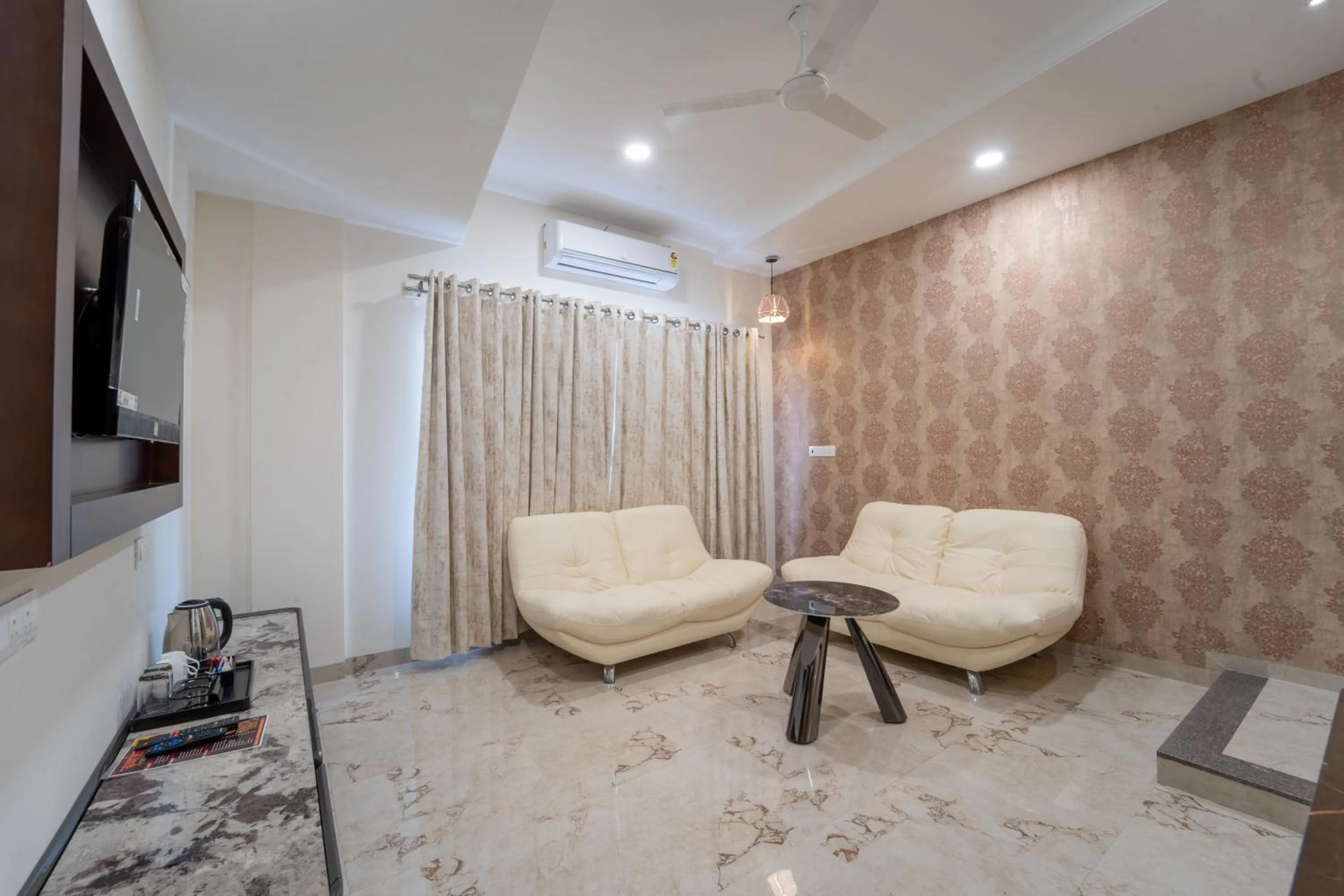 Bedroom in Krishna Inn