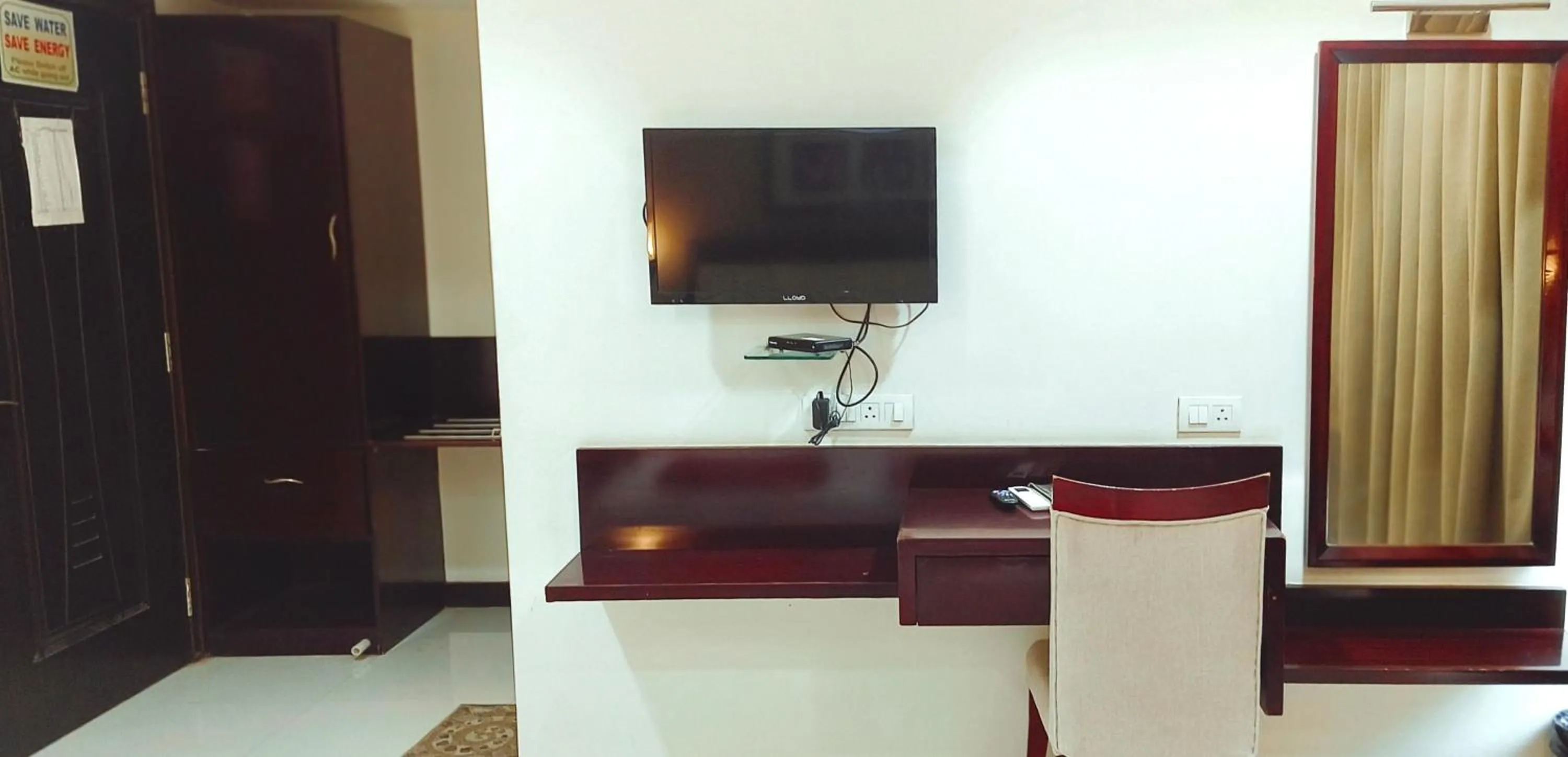 TV and multimedia in Krishna Inn
