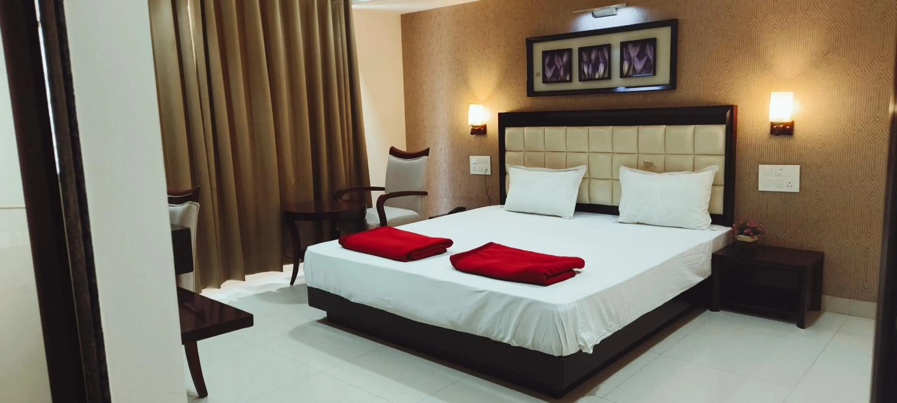 Bedroom, Bed in Krishna Inn