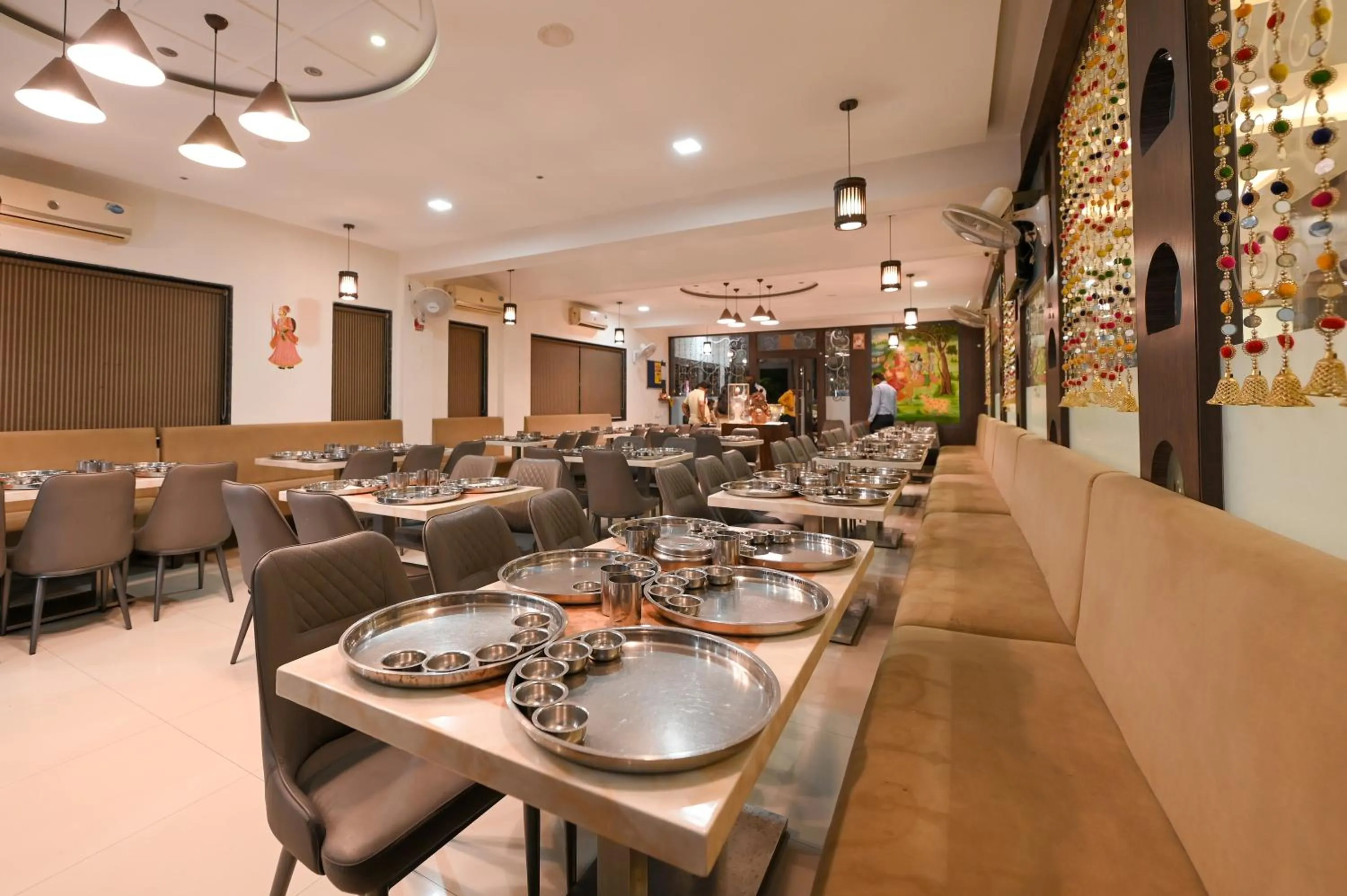 Restaurant/places to eat in Krishna Inn