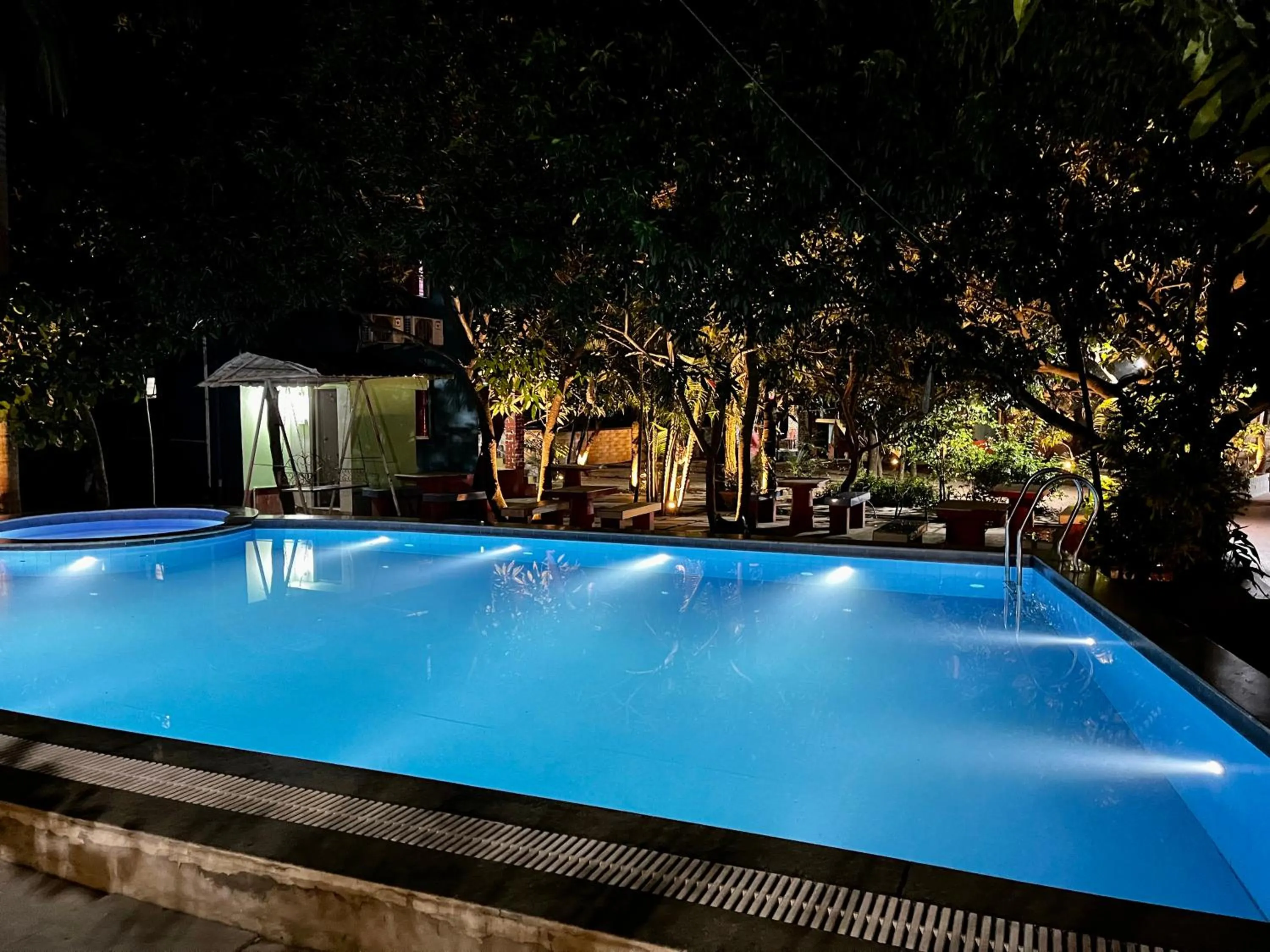 Swimming pool in Rangamati Garden Resort