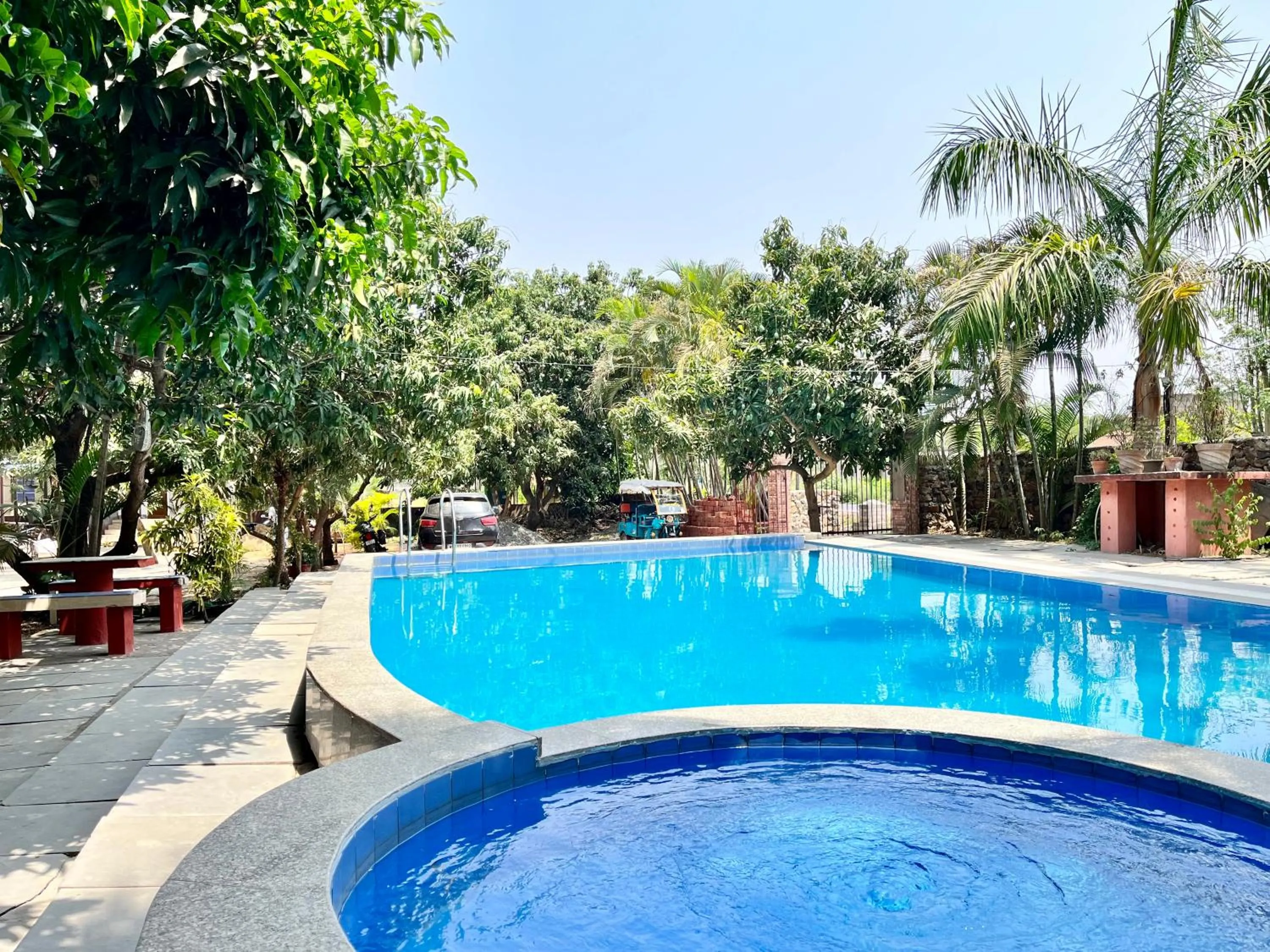 Swimming pool in Rangamati Garden Resort