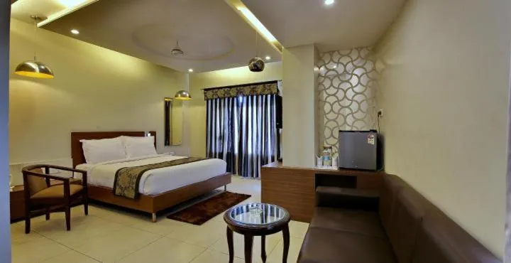 Bedroom, Bed in Hotel Sheela Shree Plaza