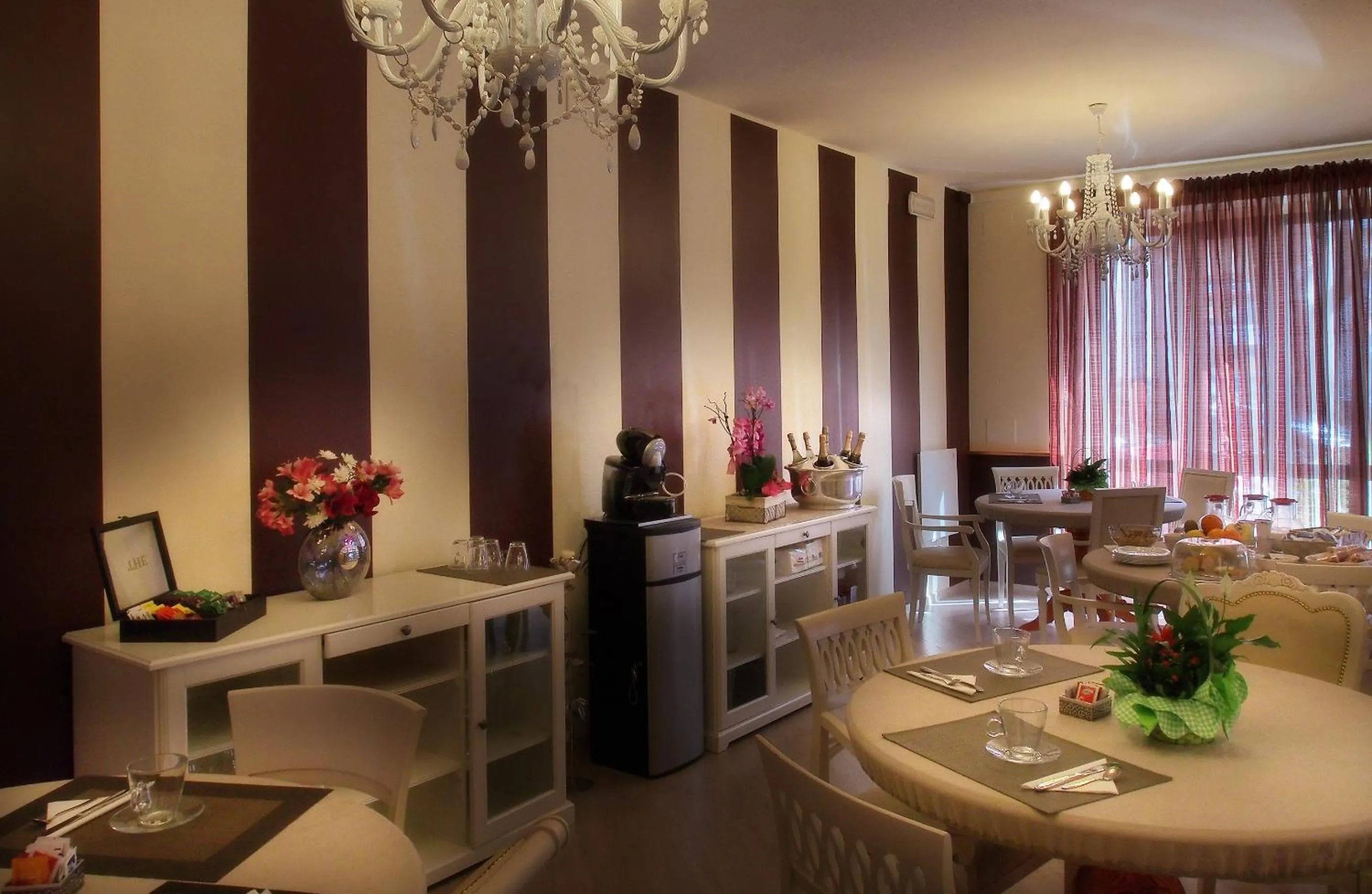 Restaurant/places to eat in Hotel Due Spade