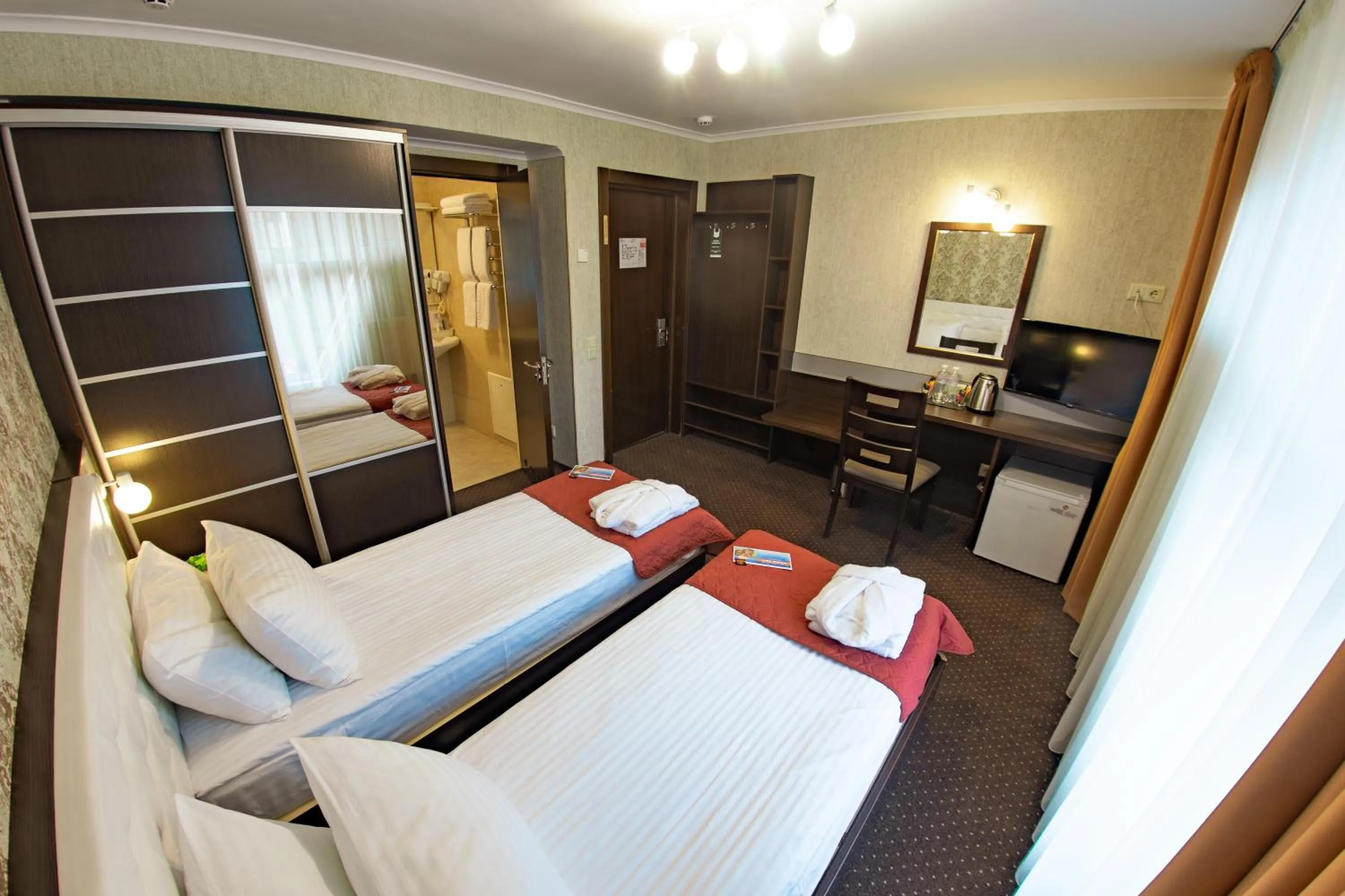 Bed in Kiev 365 Park Hotel