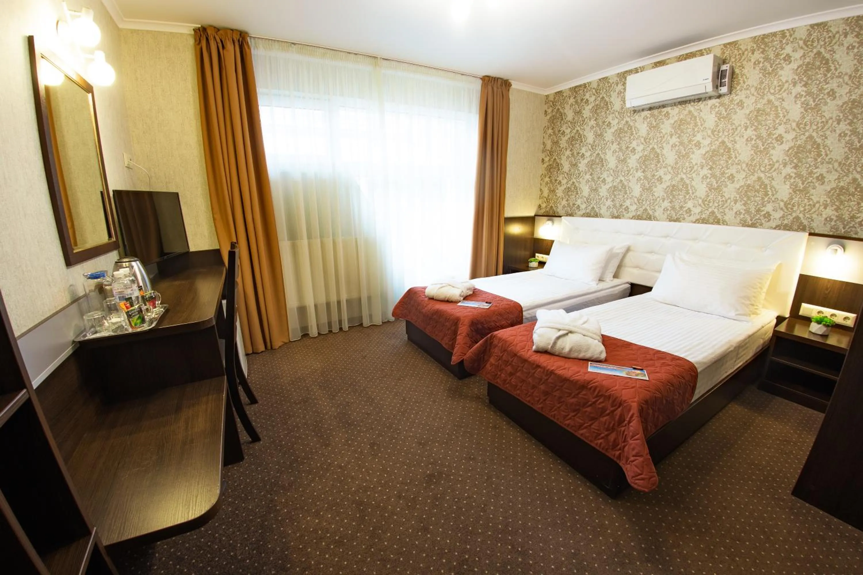 Bed in Kiev 365 Park Hotel