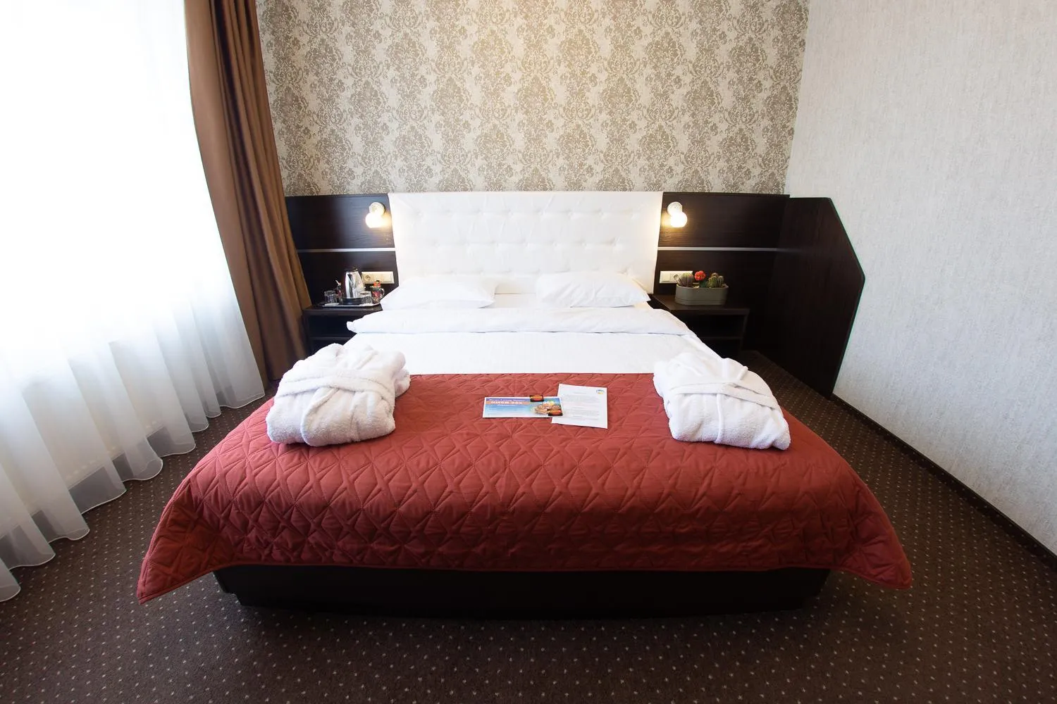 Bed in Kiev 365 Park Hotel