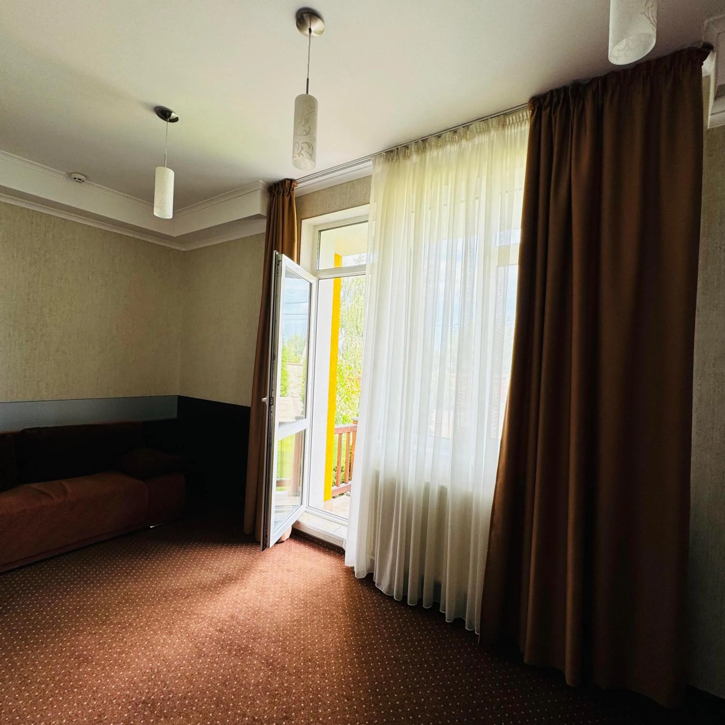 Bed in Kiev 365 Park Hotel