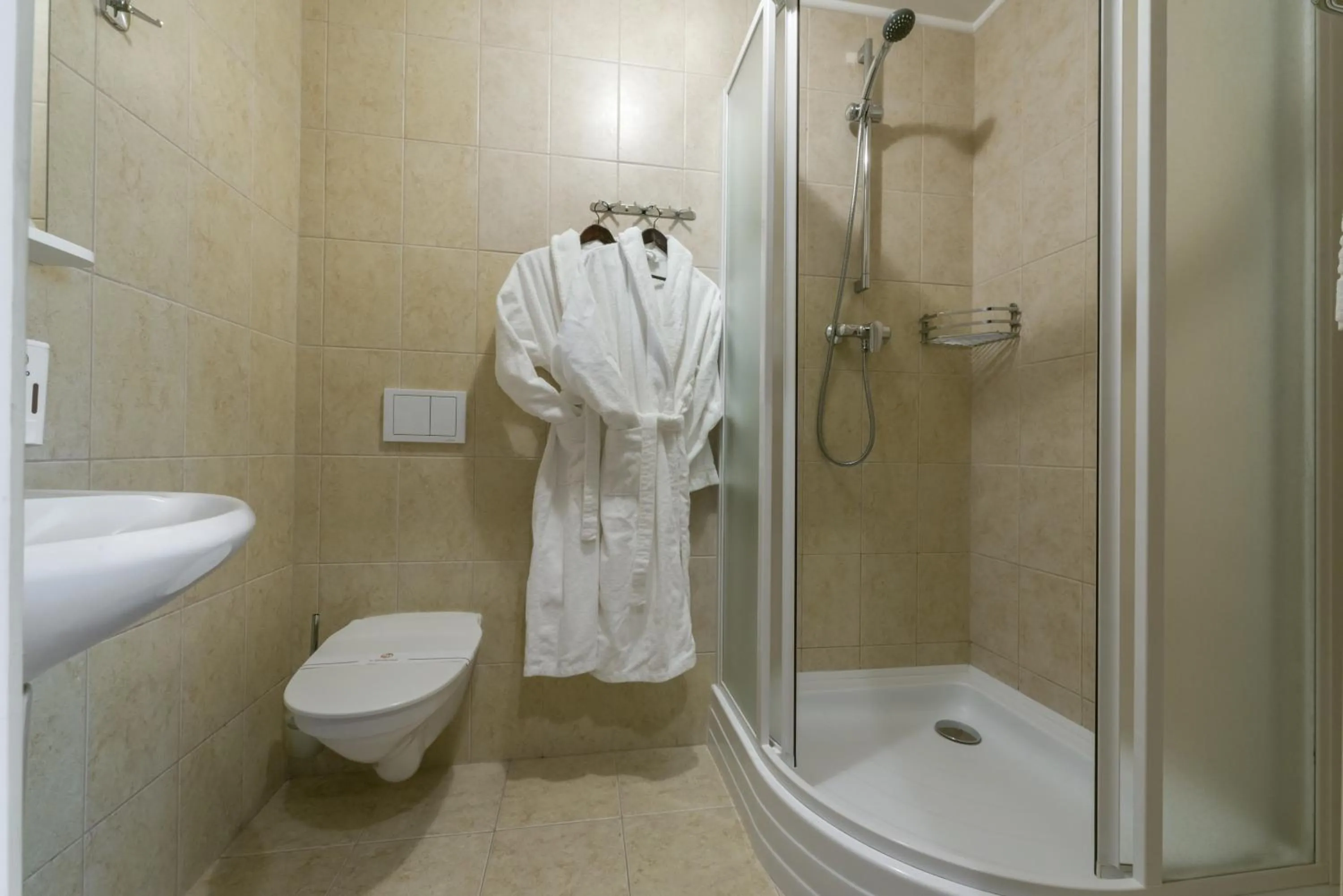 Shower in Kiev 365 Park Hotel