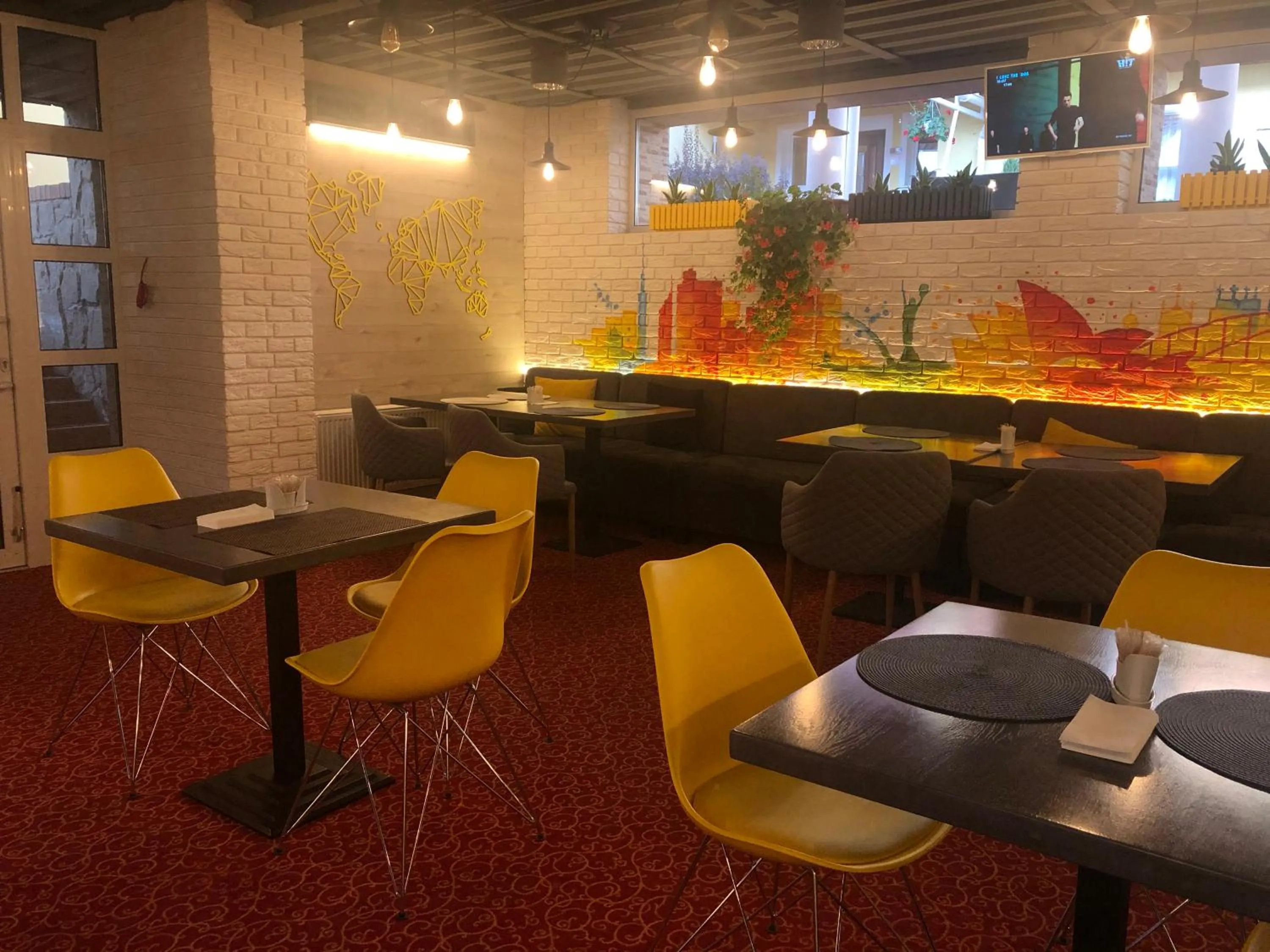 Restaurant/places to eat in Kiev 365 Park Hotel