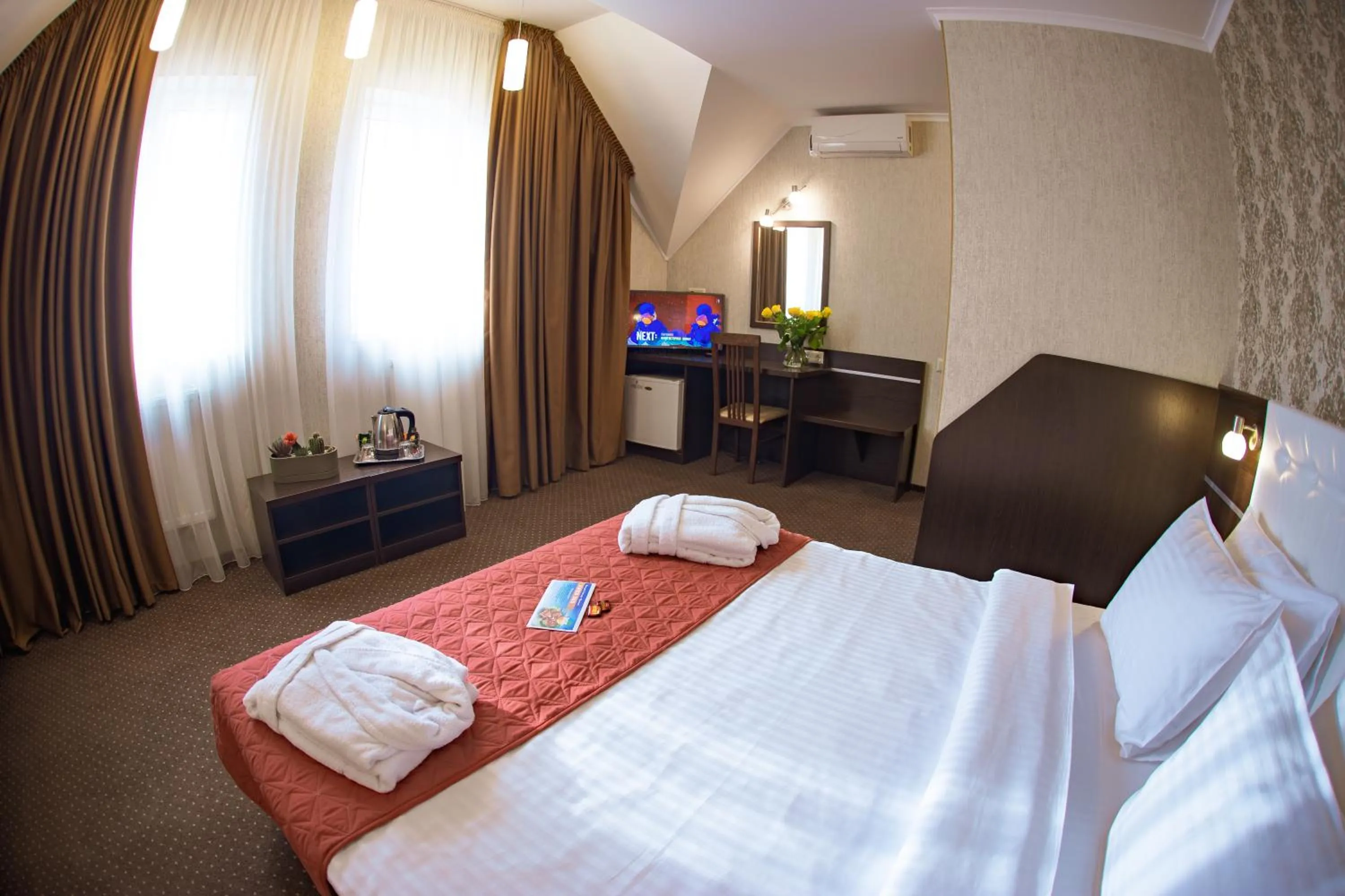 Property building, Bed in Kiev 365 Park Hotel