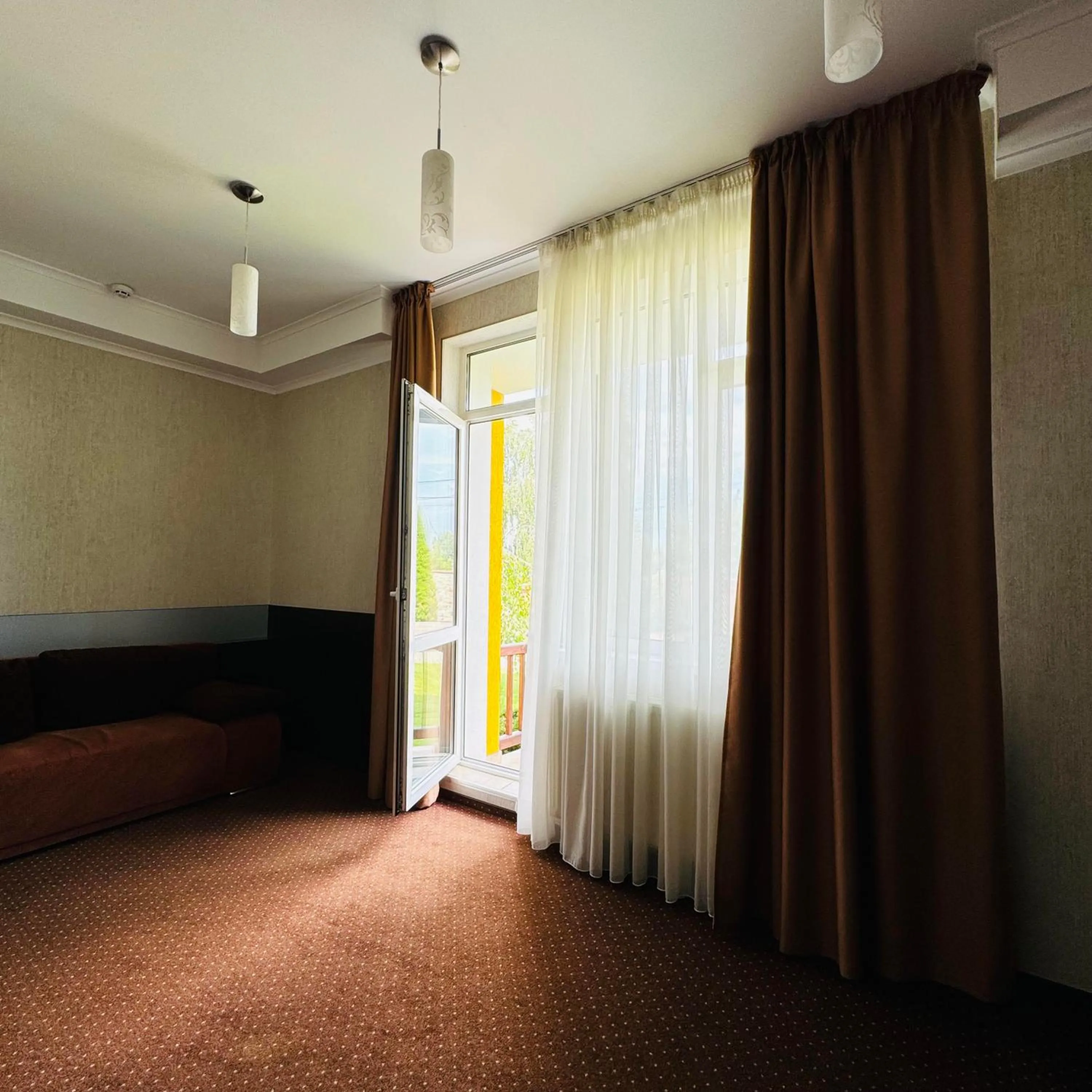 Bed in Kiev 365 Park Hotel