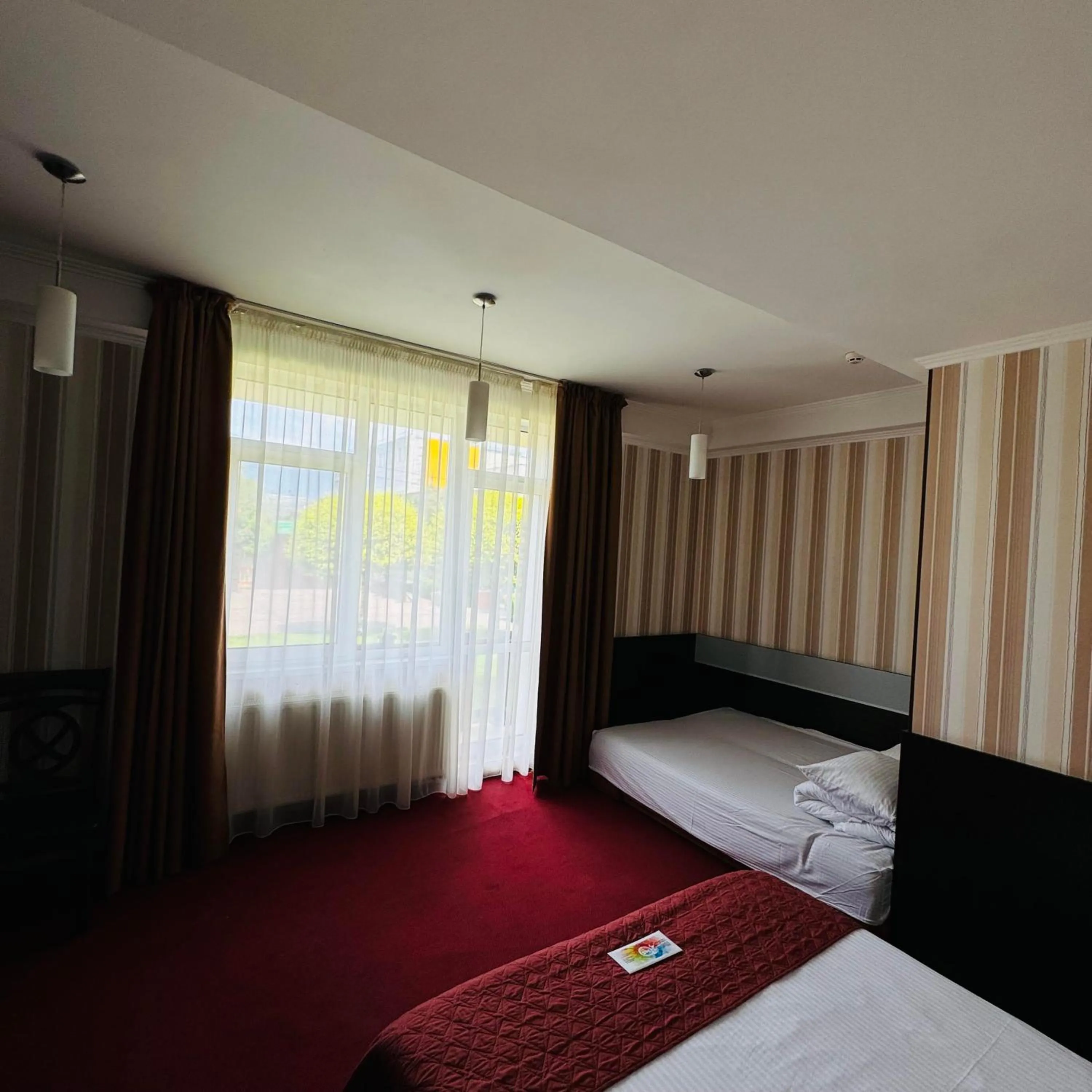 Bed in Kiev 365 Park Hotel