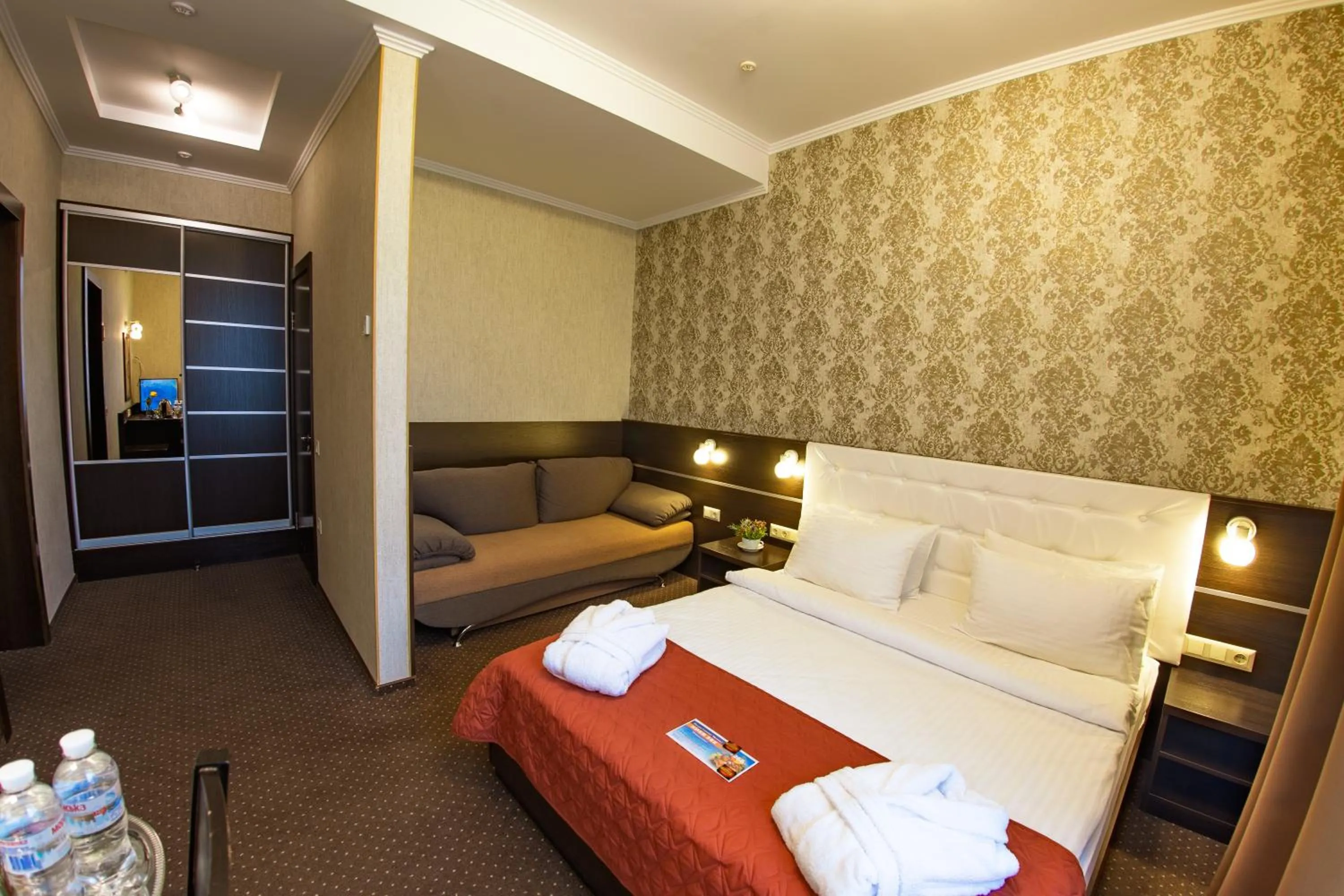 Bed in Kiev 365 Park Hotel