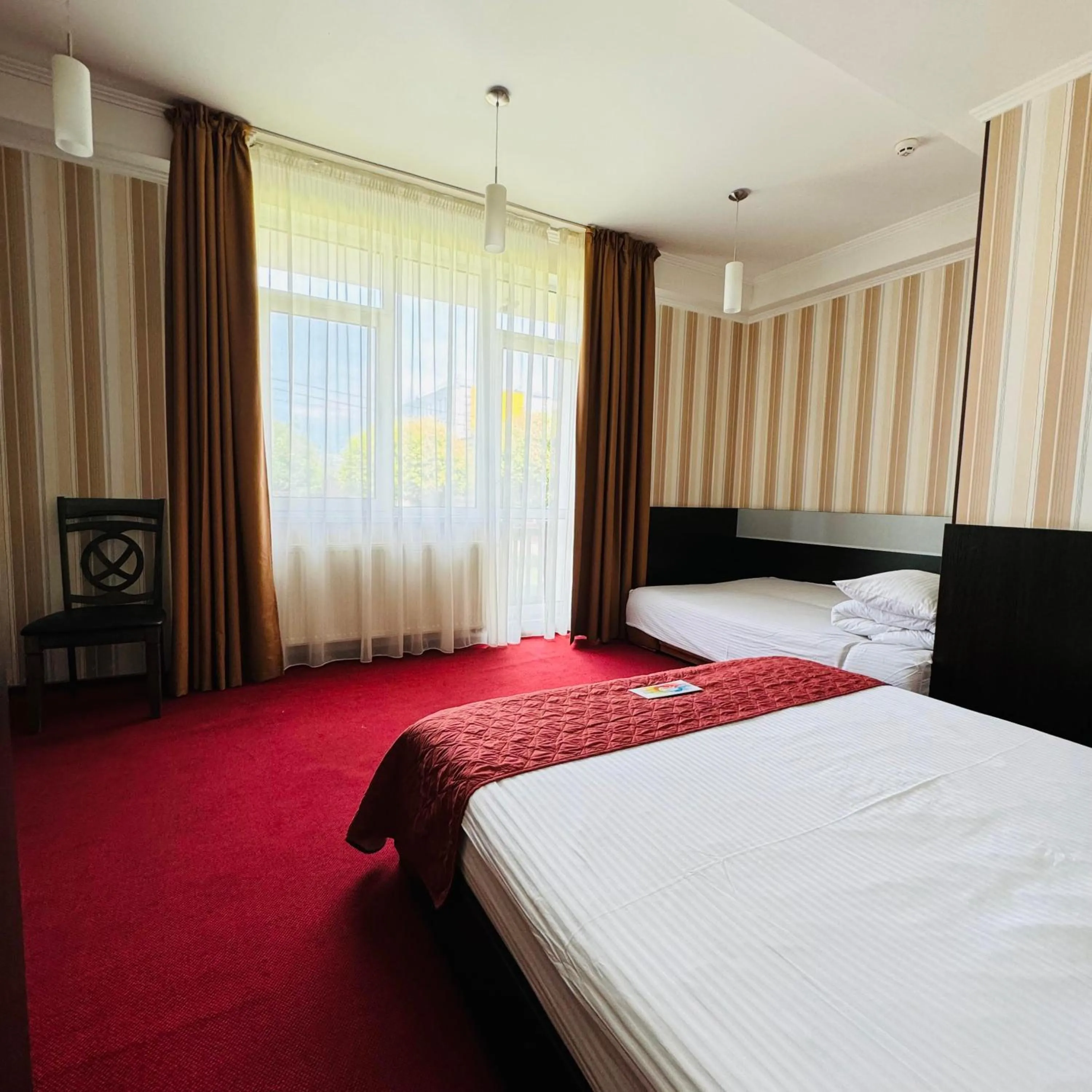 Bed in Kiev 365 Park Hotel