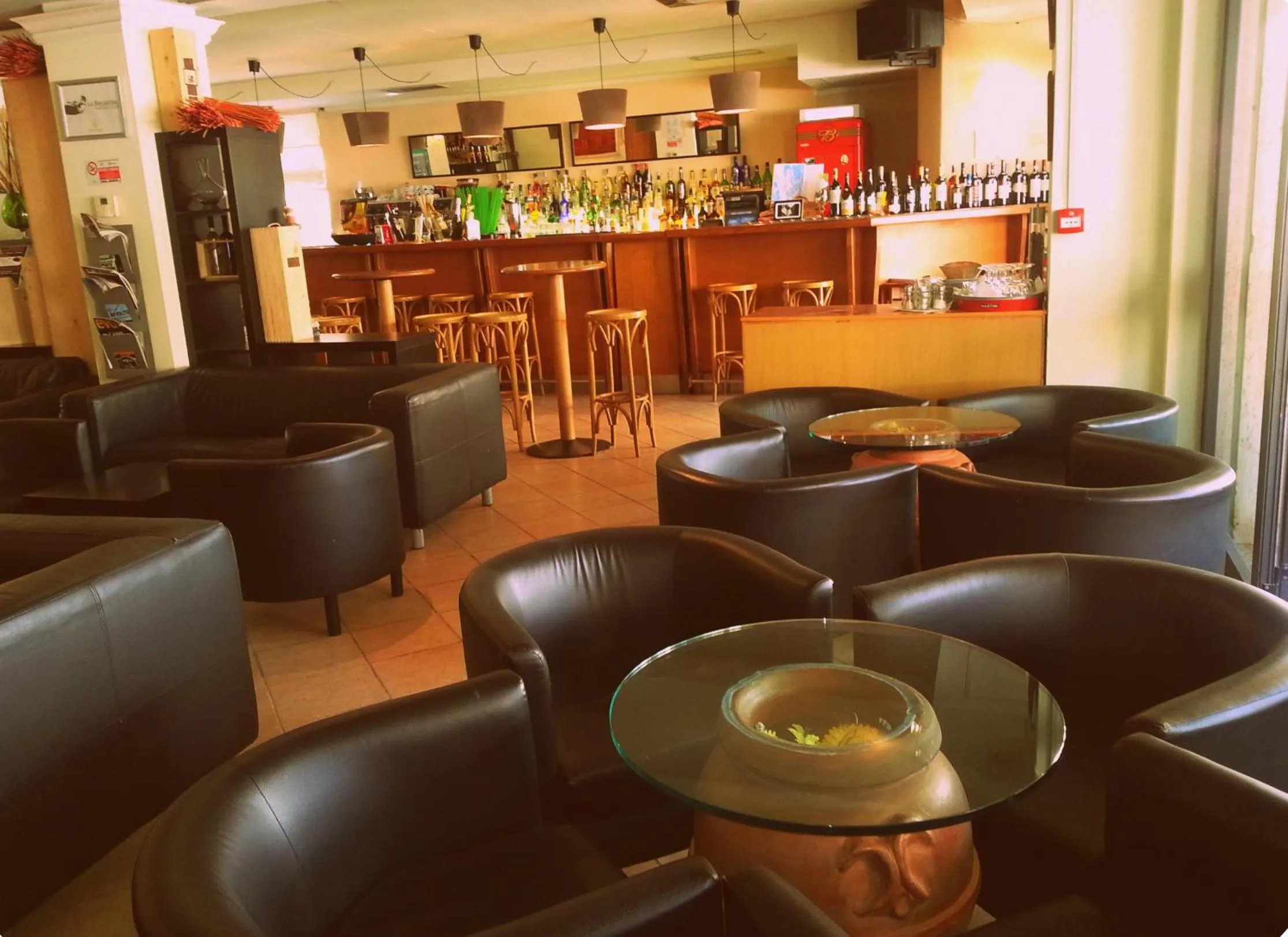 Restaurant/places to eat in Hotel Aurora