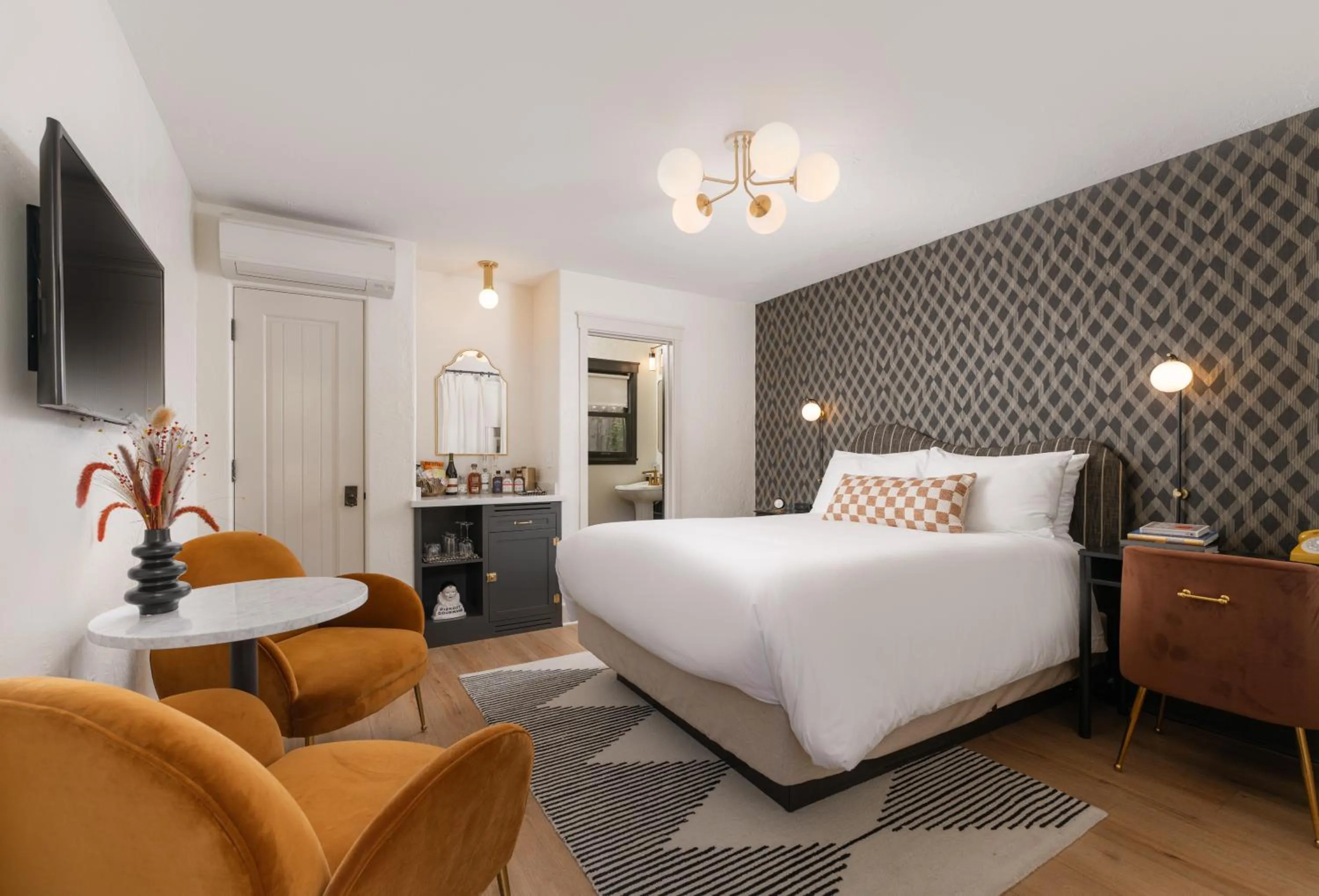 Photo of the whole room, Bed in Petit Soleil - Bed, Breakfast and Bar