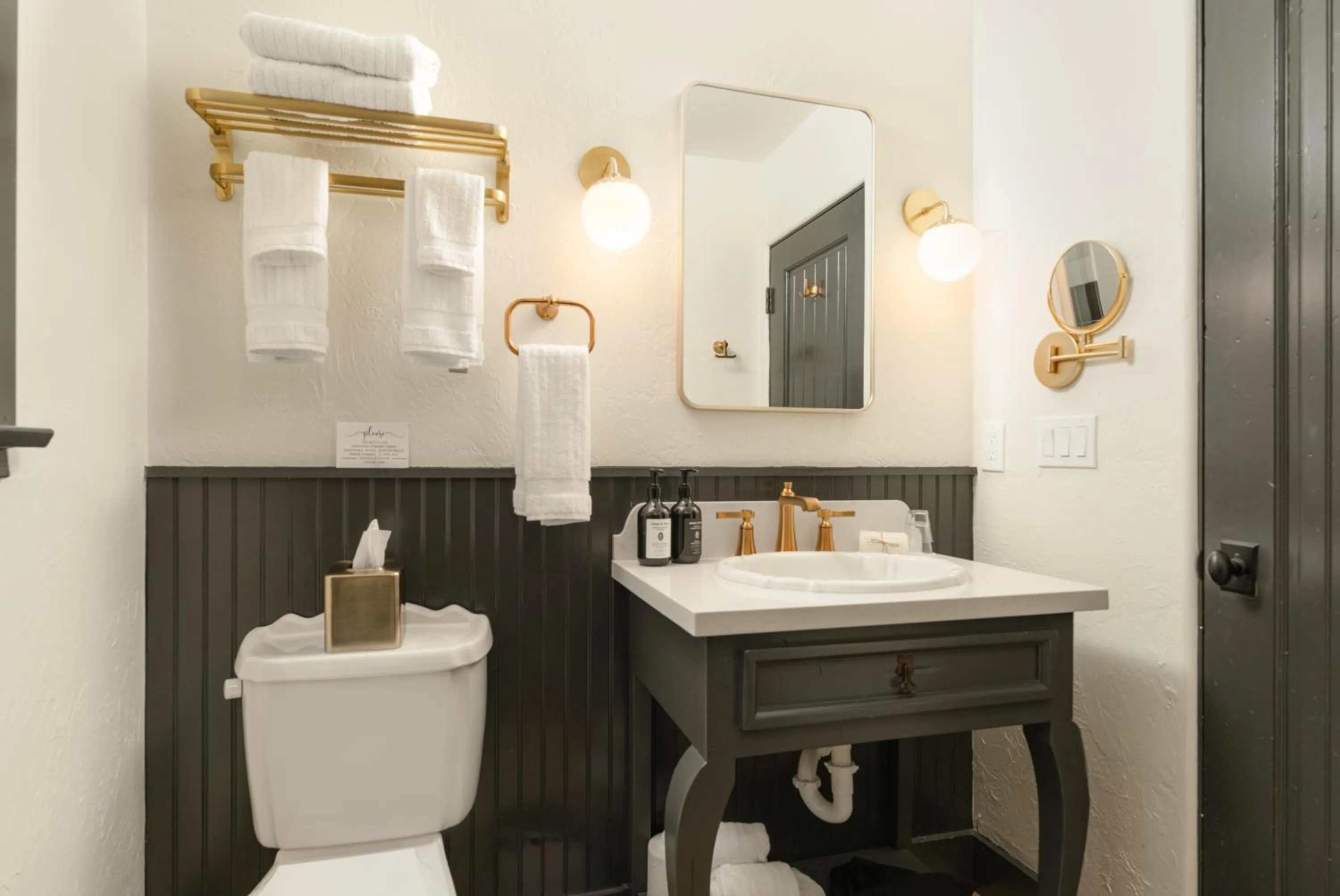 Bathroom in Petit Soleil - Bed, Breakfast and Bar