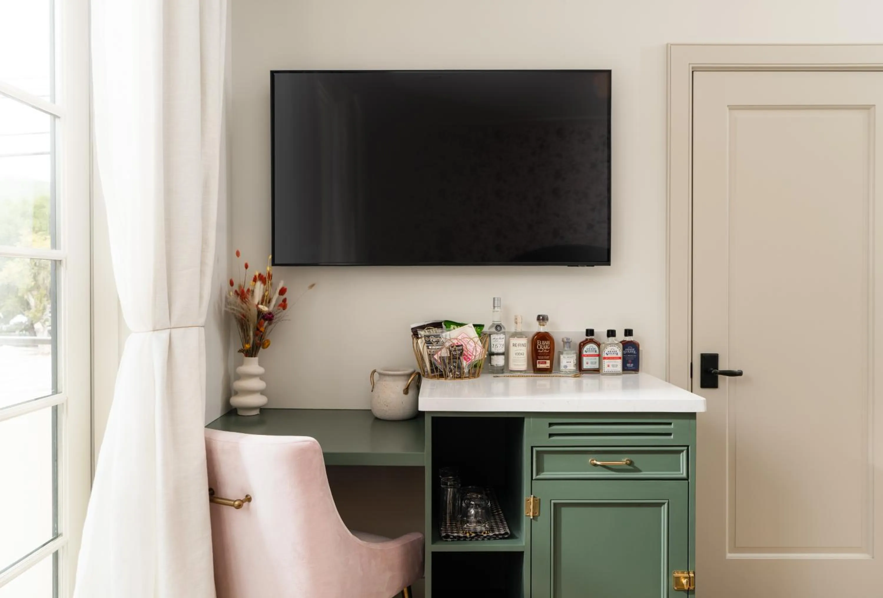 minibar in Petit Soleil - Bed, Breakfast and Bar