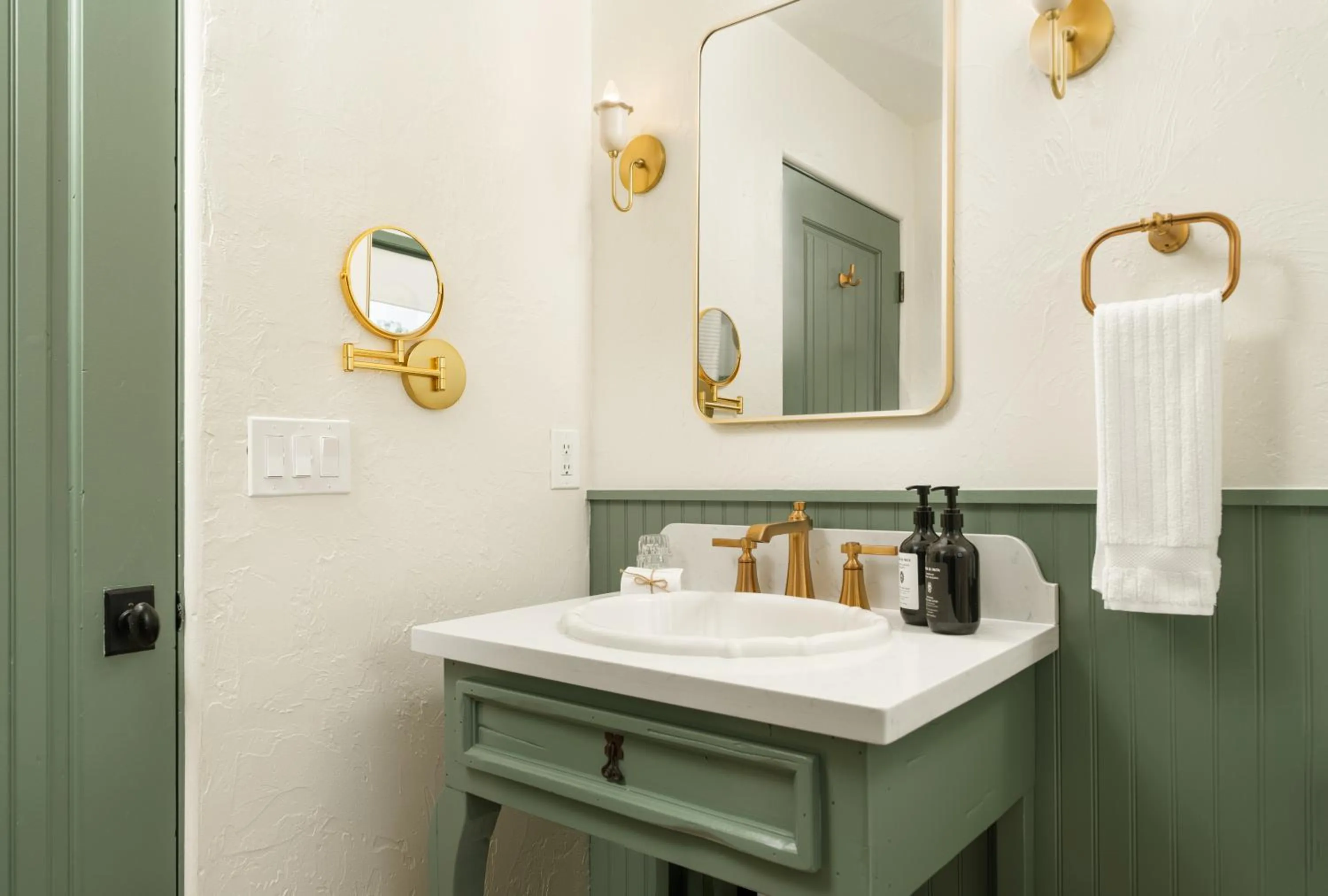 Bathroom in Petit Soleil - Bed, Breakfast and Bar