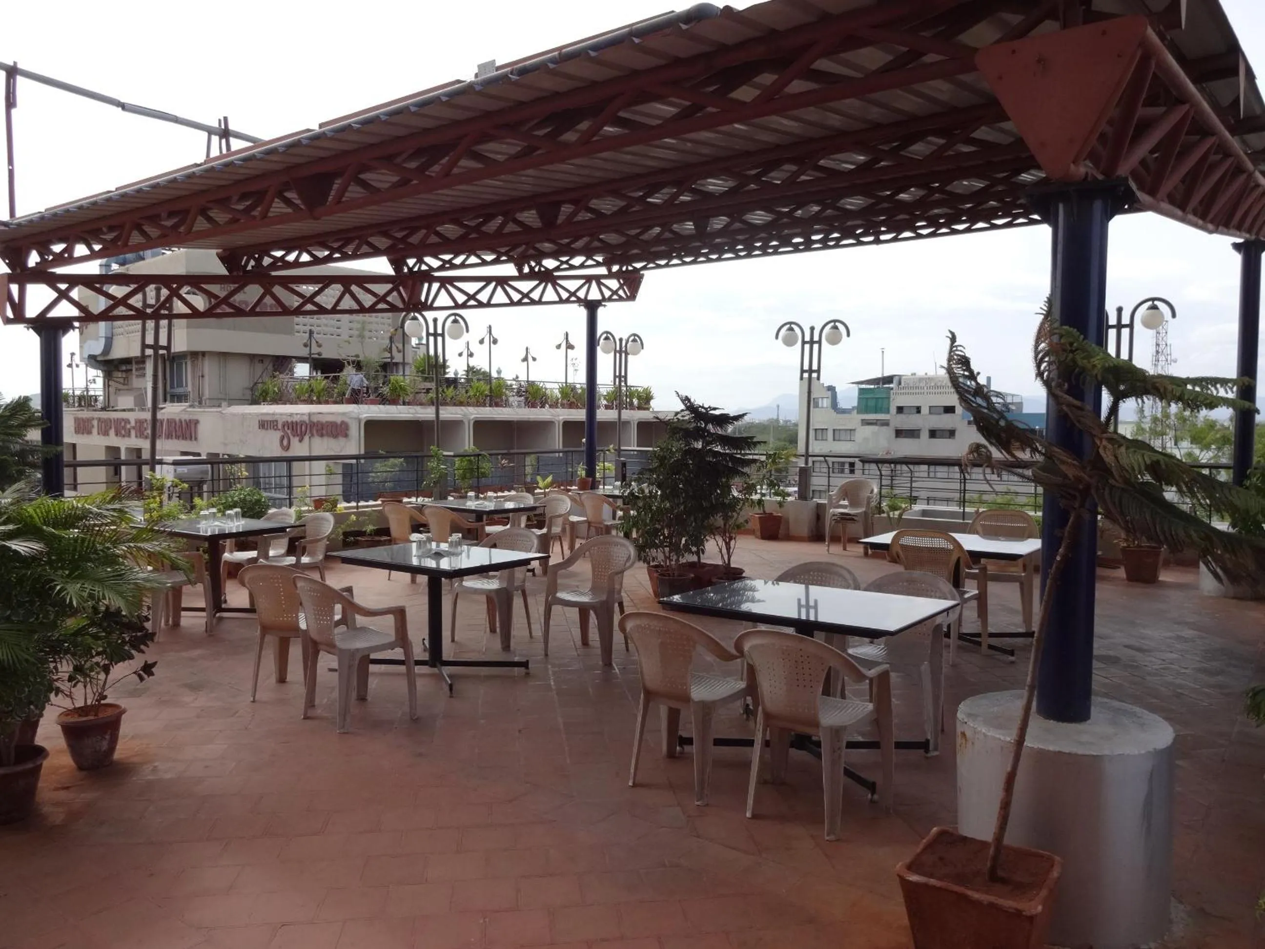 Restaurant/places to eat in The Golden Park