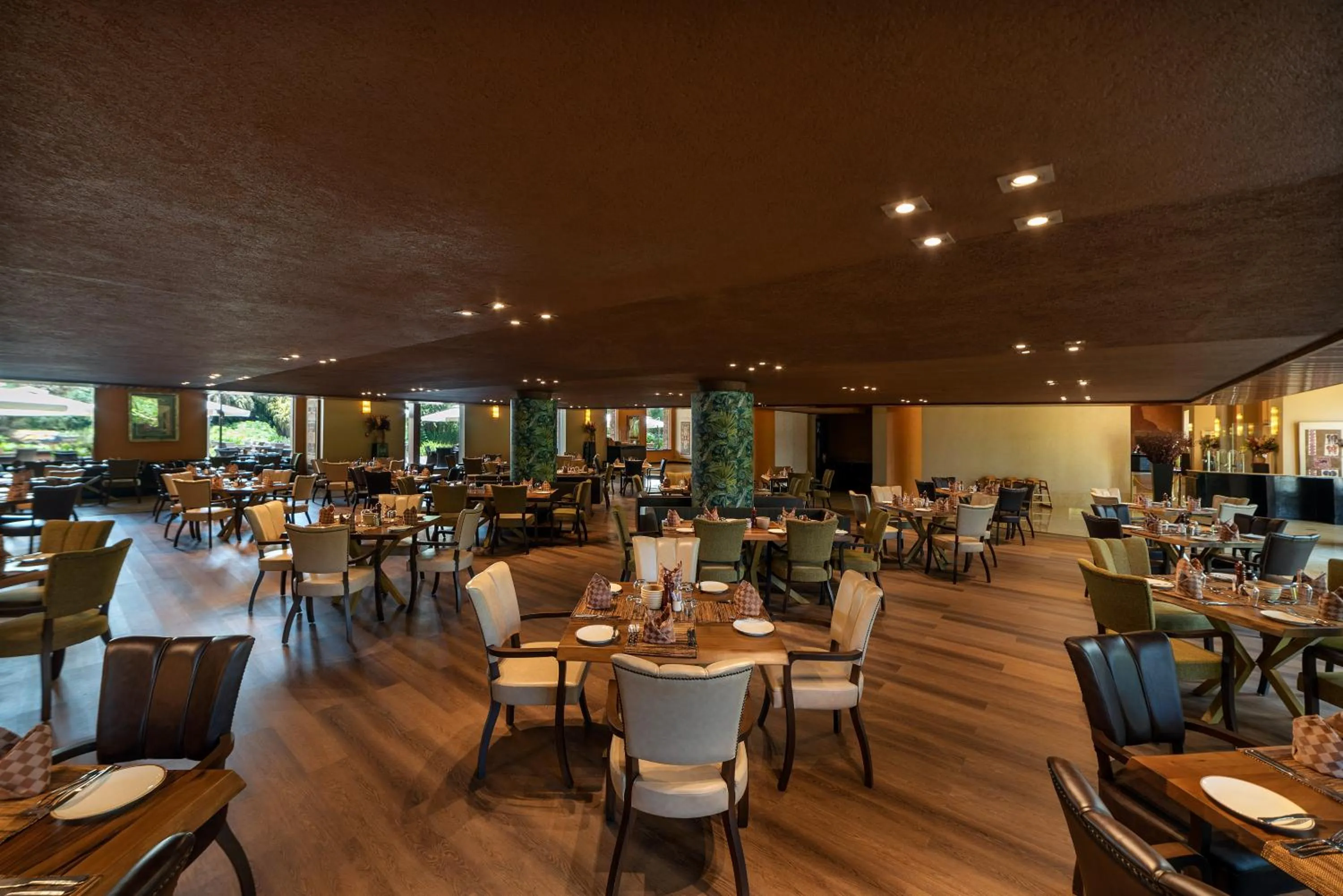 Restaurant/places to eat in Speke Resort and Conference Center