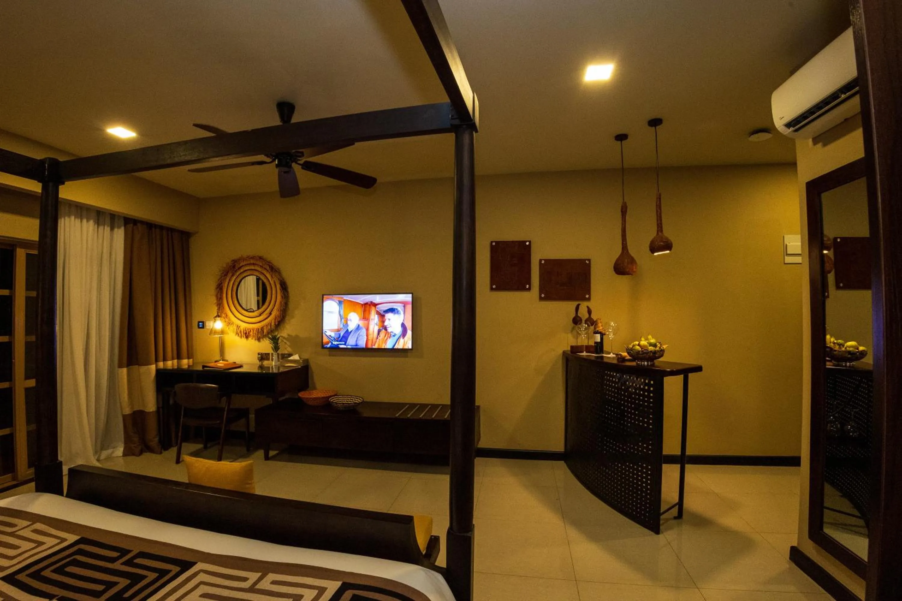 TV and multimedia in Speke Resort and Conference Center