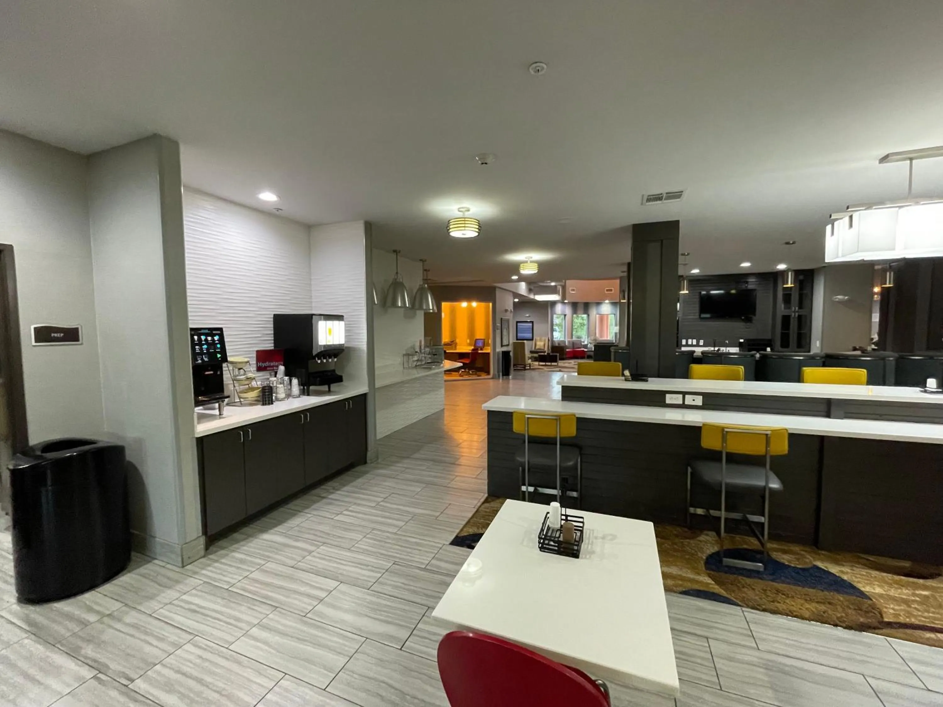 Breakfast in Del-Mar Airport Inn & Suites