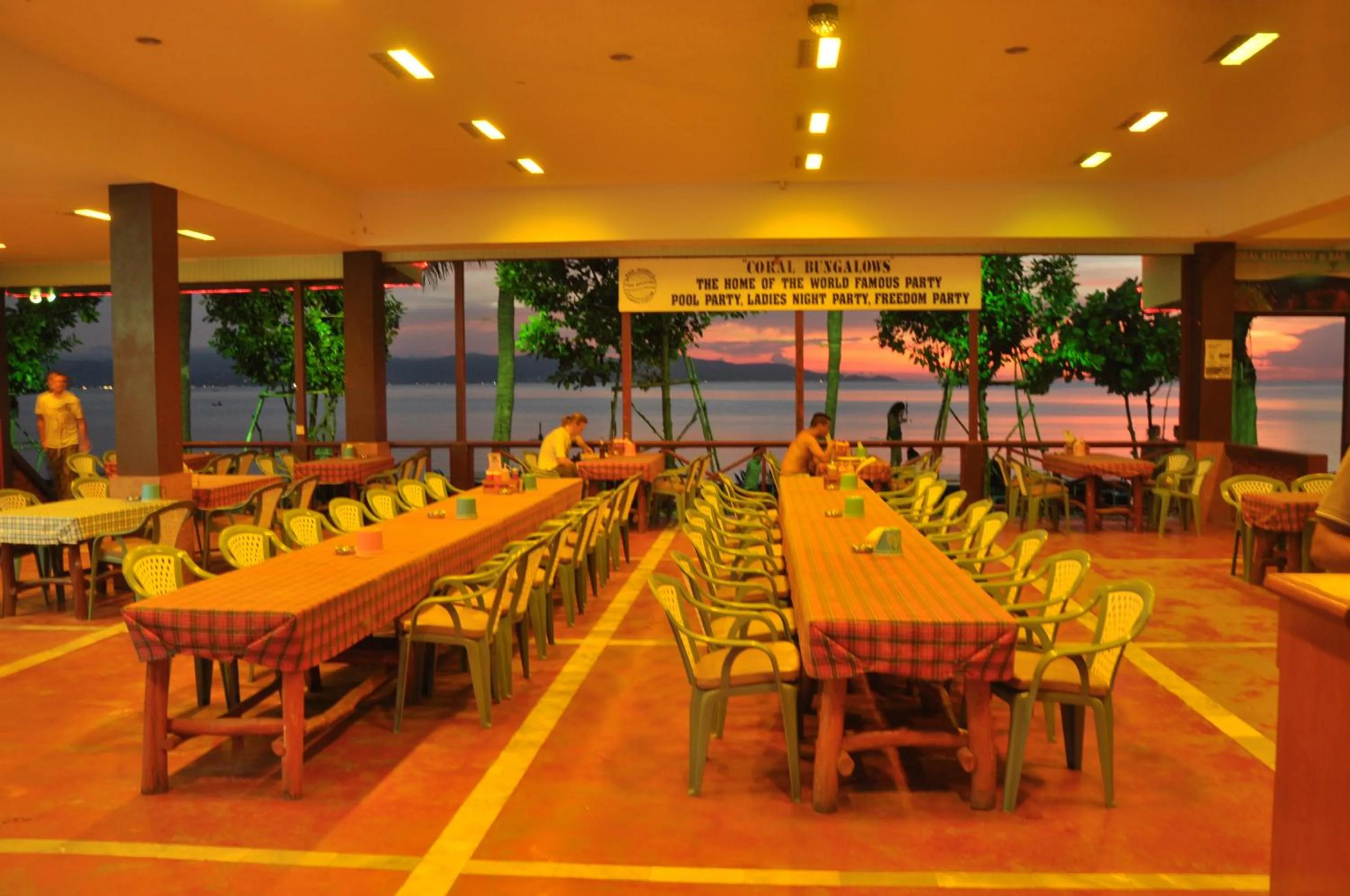 Restaurant/places to eat in Coral Bungalows