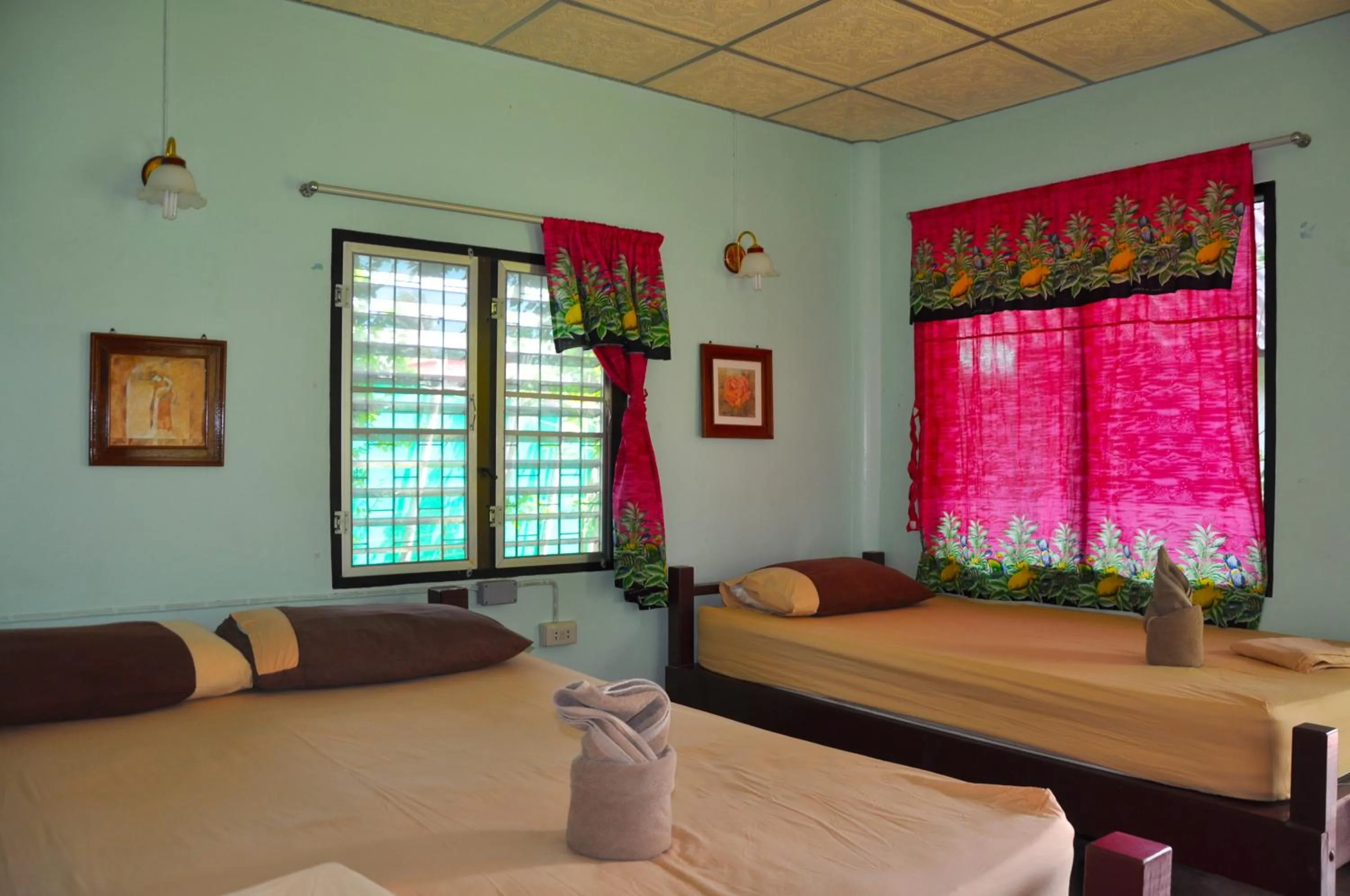 Bedroom, Bed in Coral Bungalows