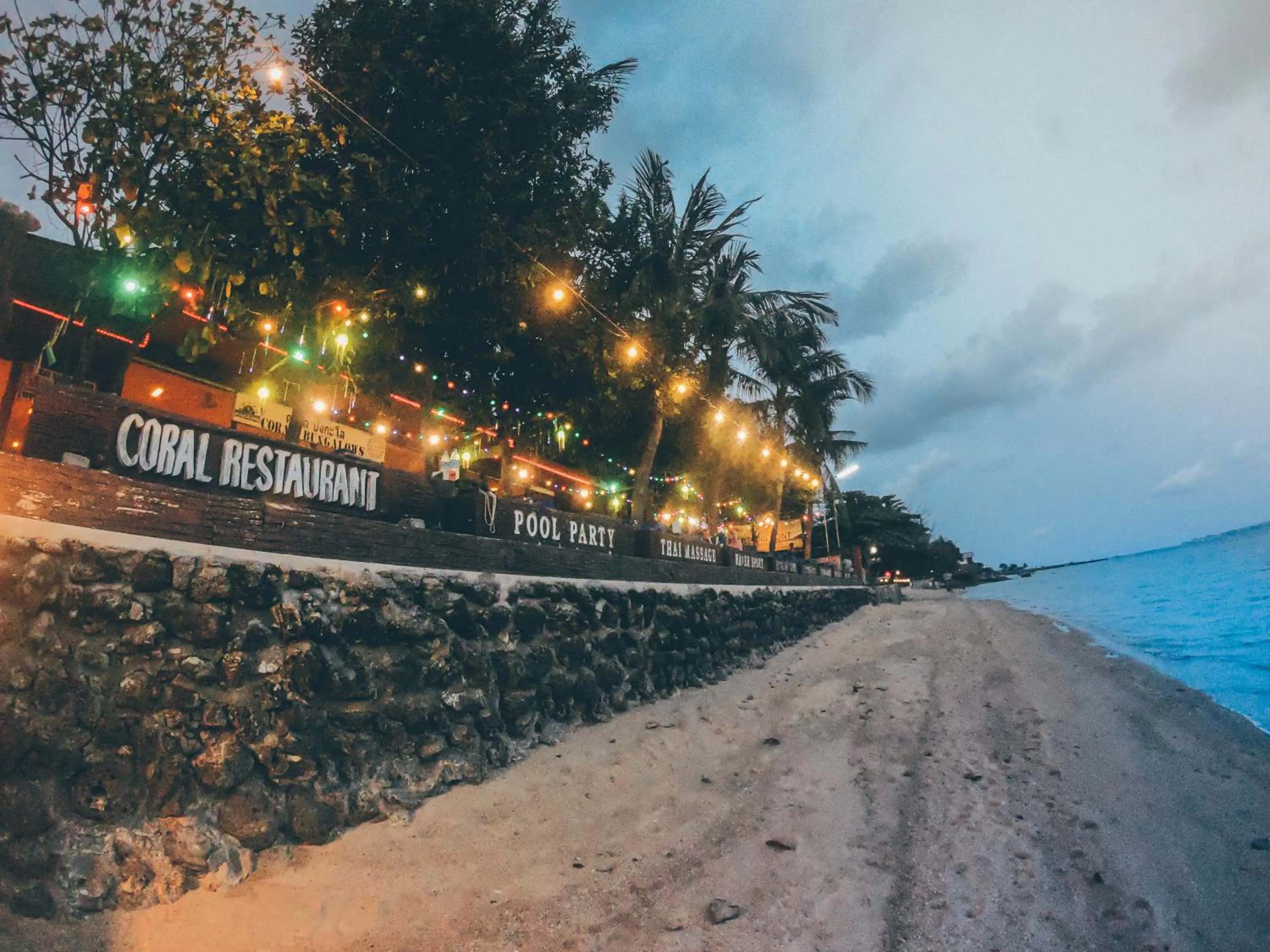 Restaurant/places to eat in Coral Bungalows