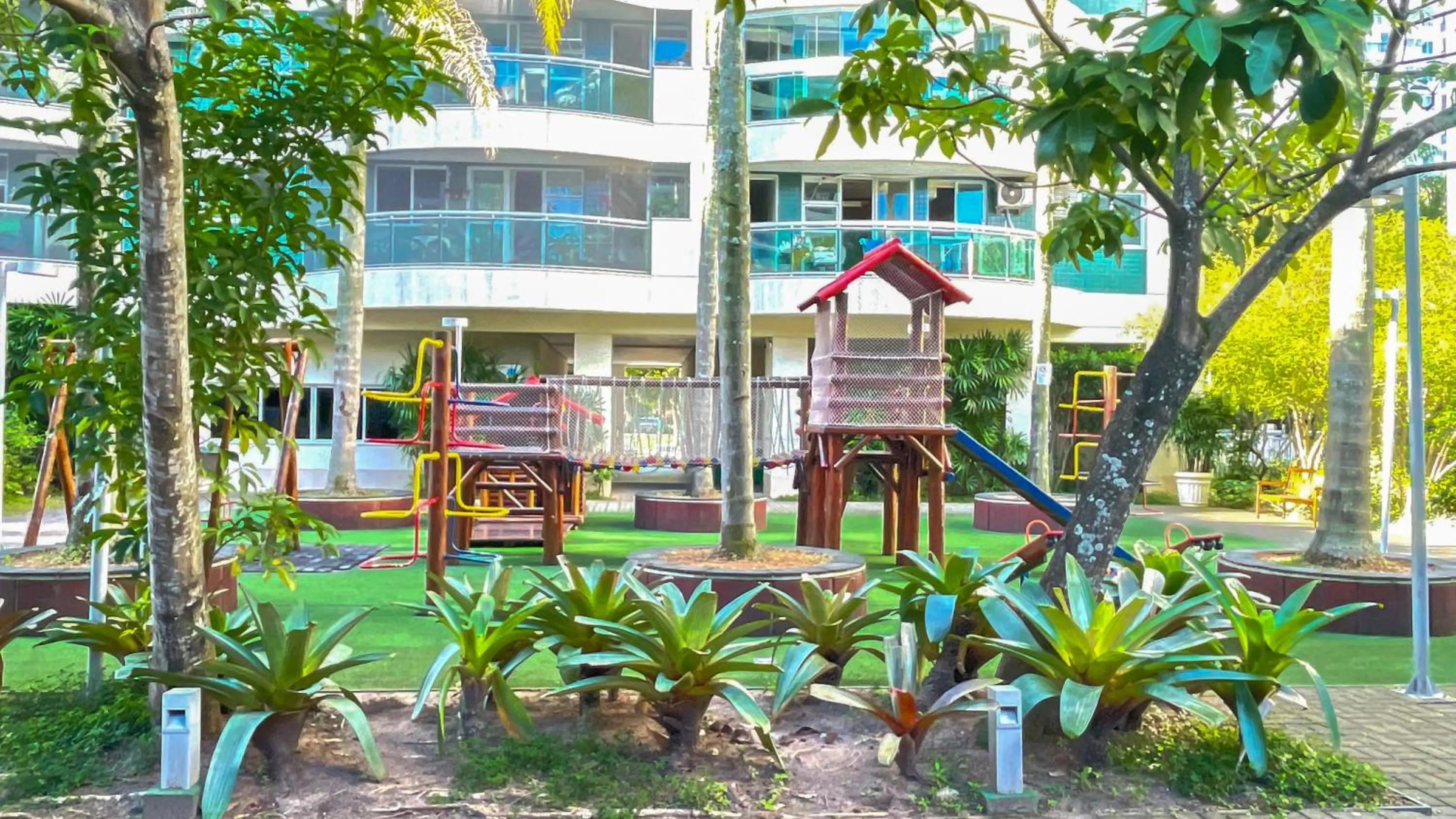 Children play ground in Barra para casais e famílias