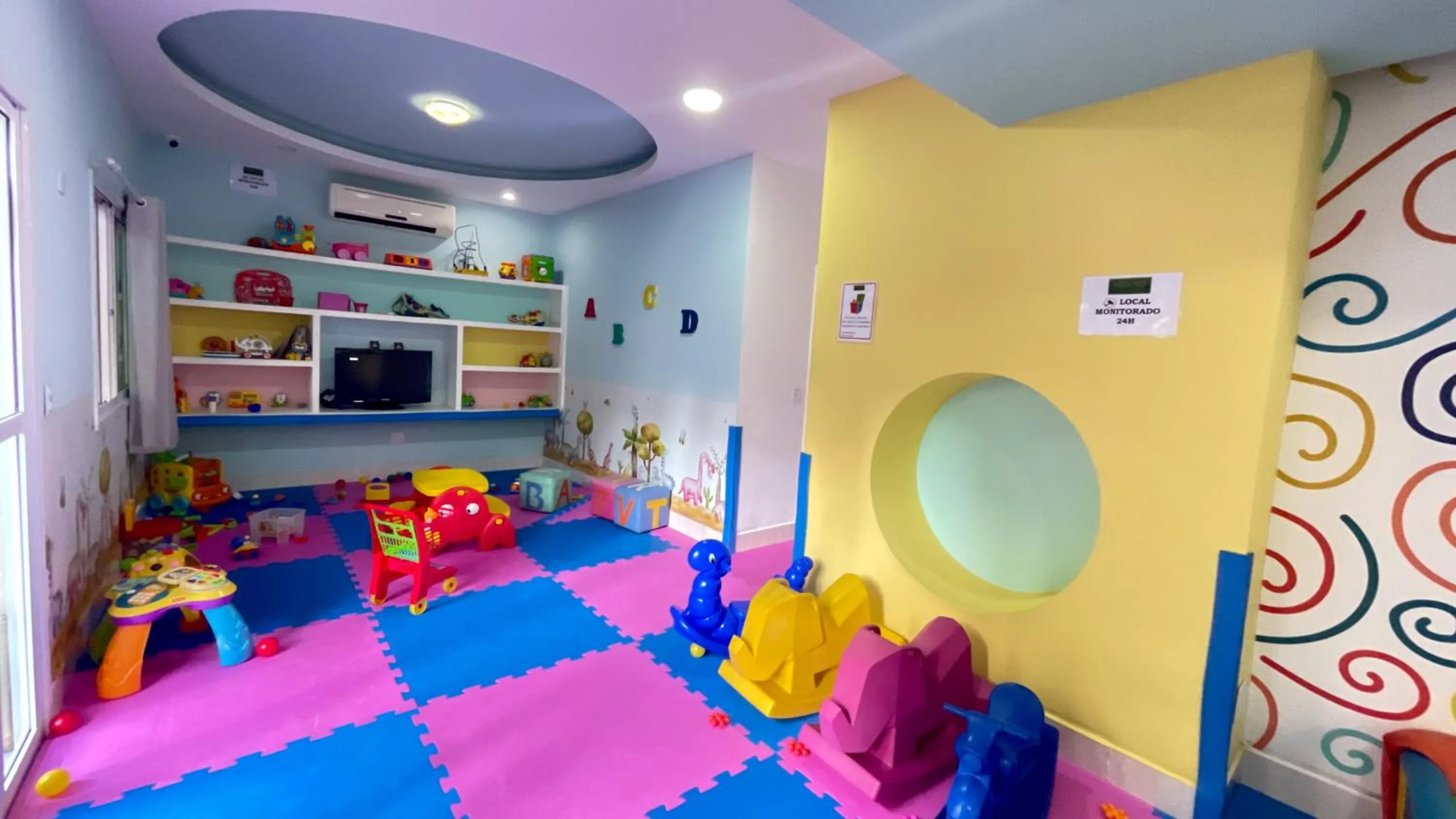 Children play ground, Bed in Barra para casais e famílias