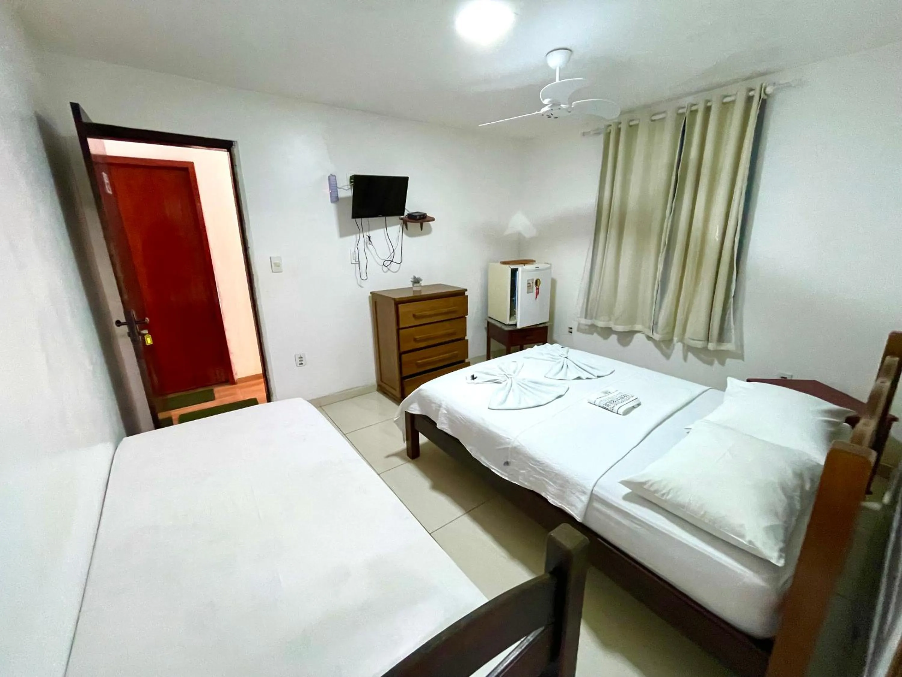 Shower, Bed in Pousada Toca dos Coelhos