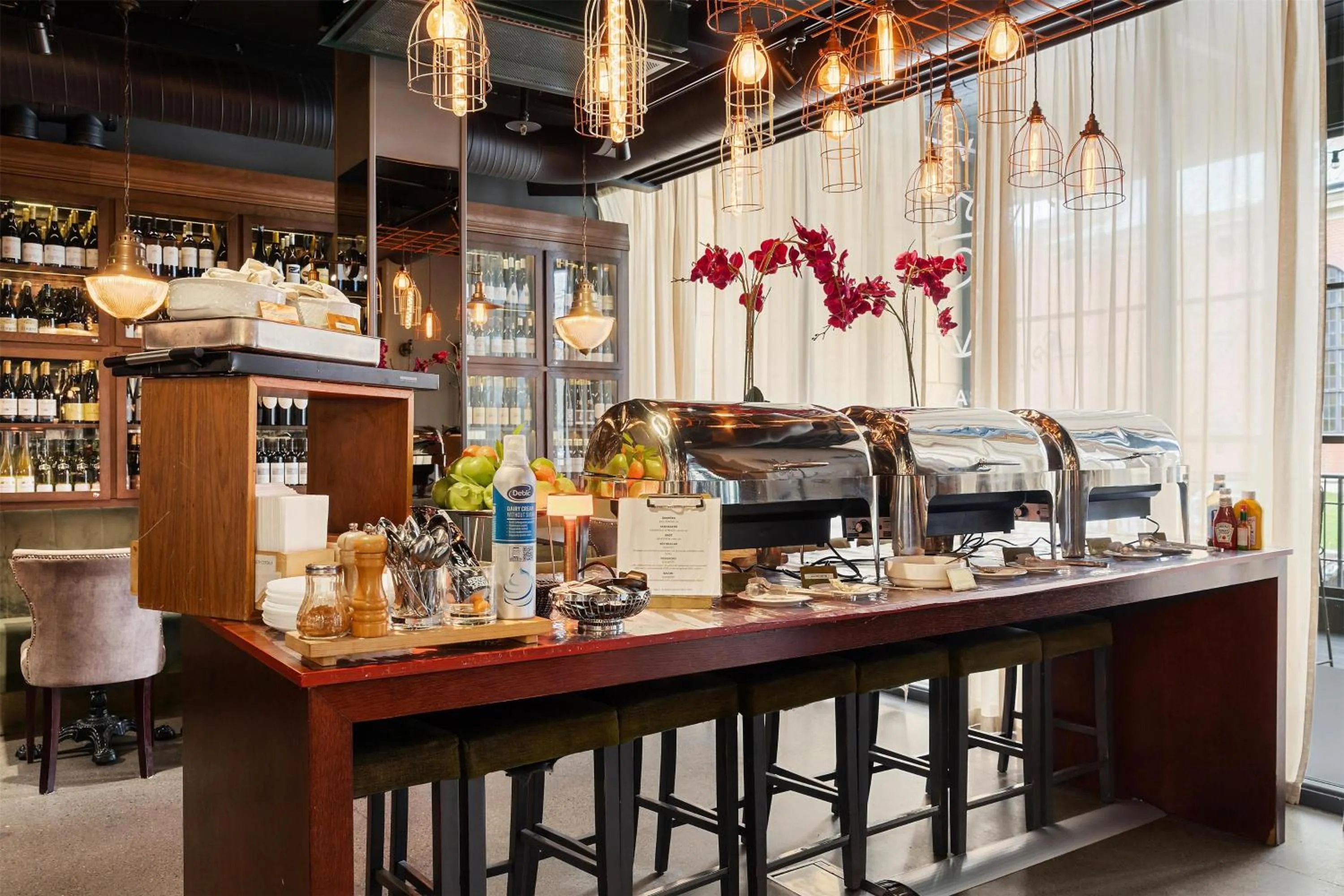 Restaurant/places to eat in First Hotel Central