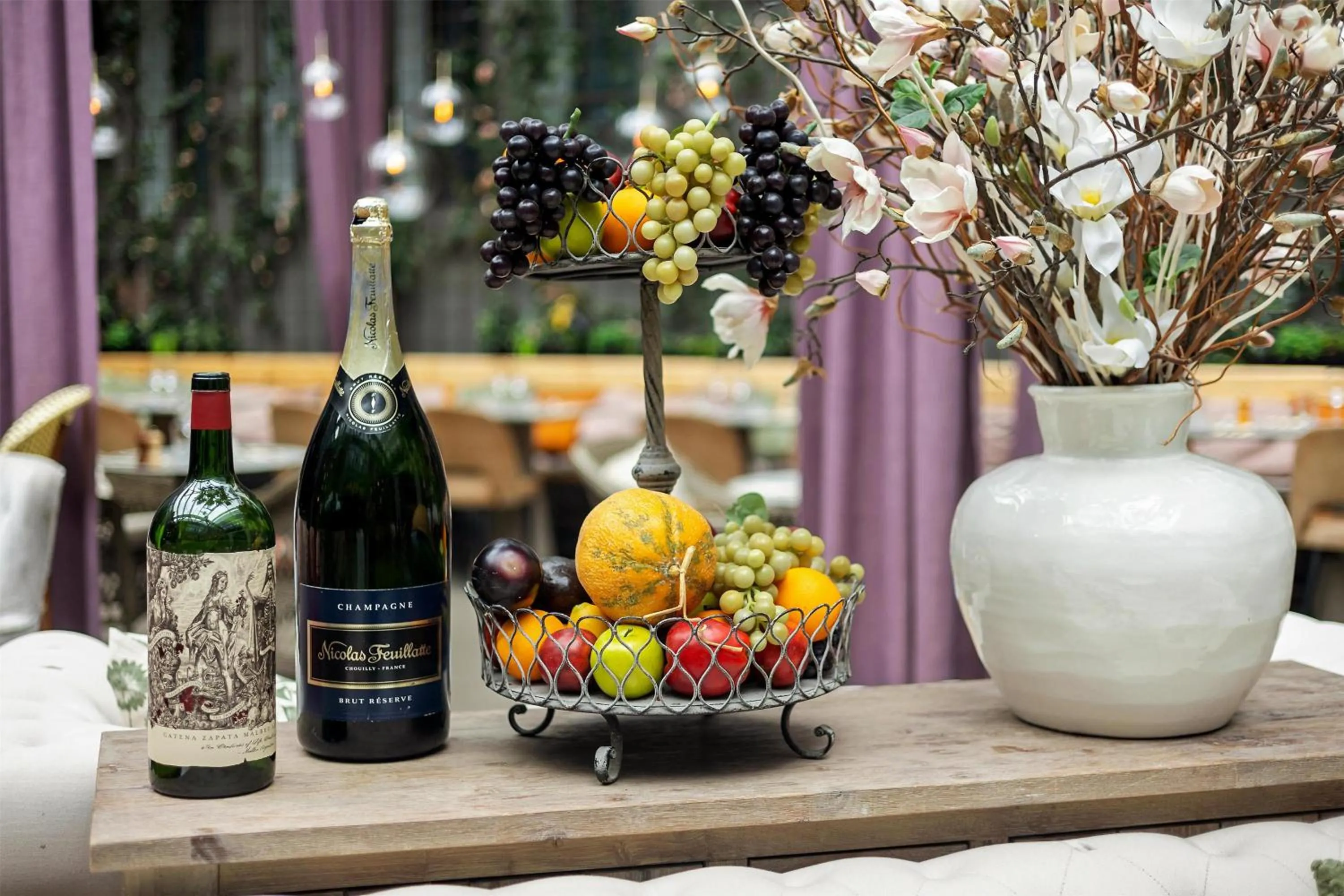 Lounge or bar in First Hotel Central