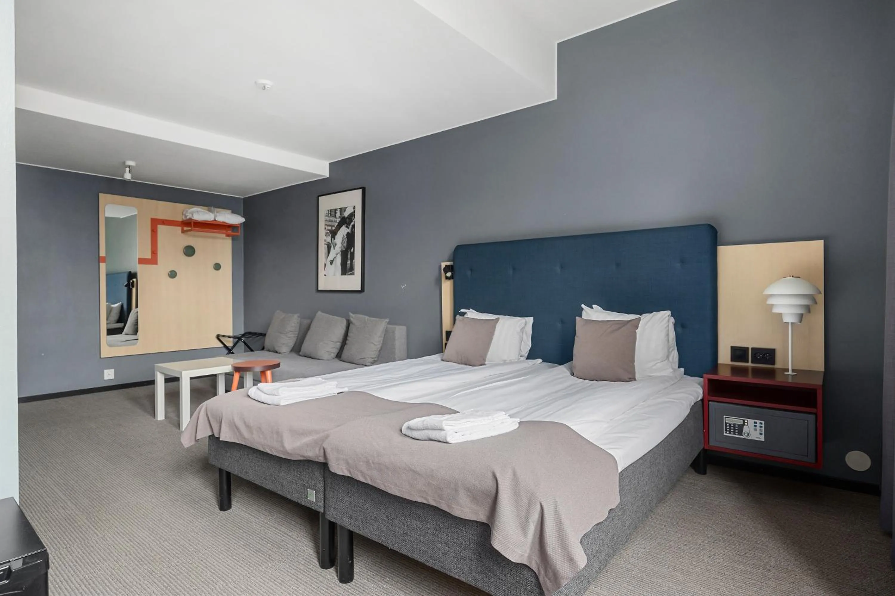 Bed in First Hotel Central