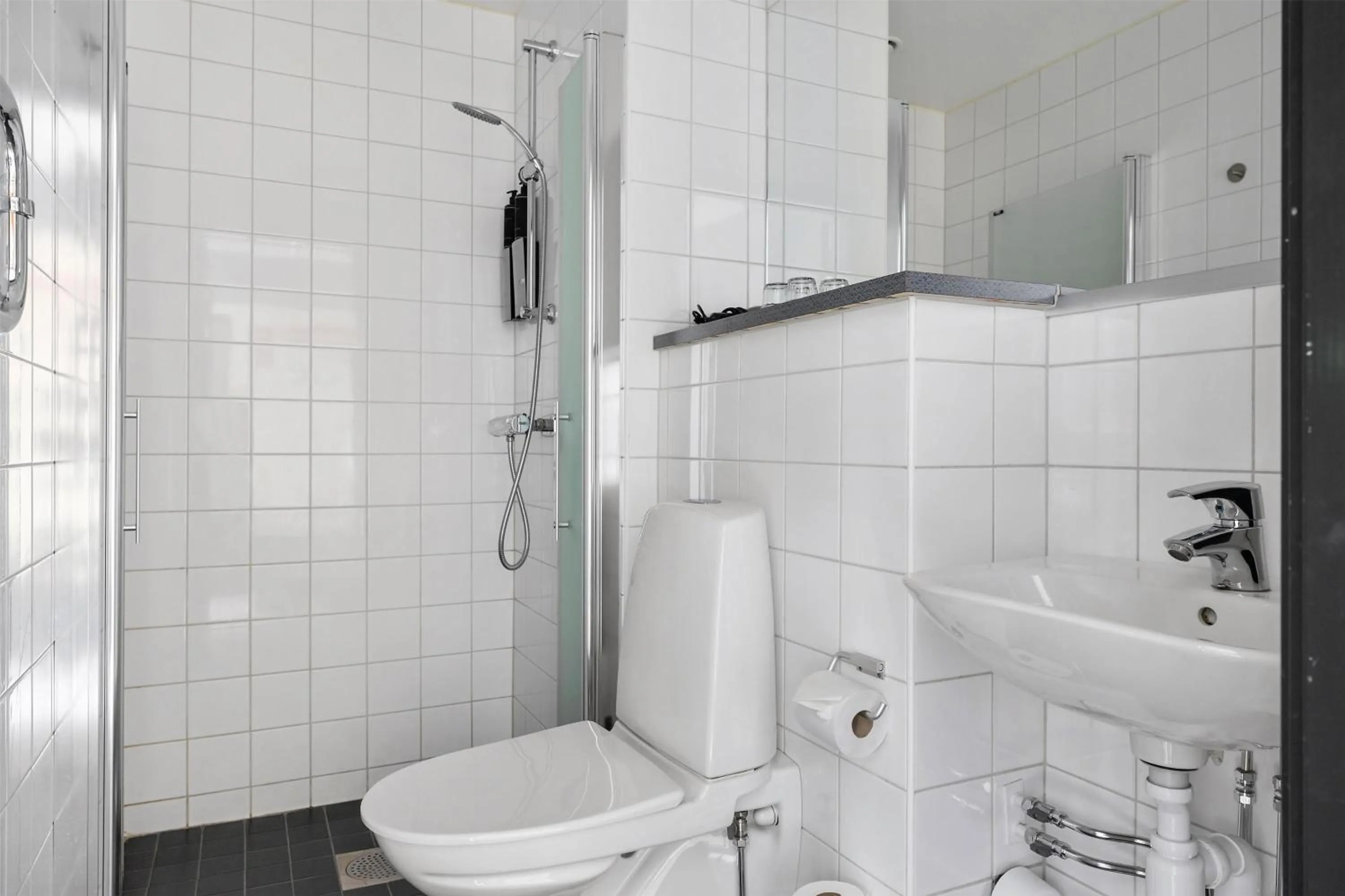 Bathroom in First Hotel Central