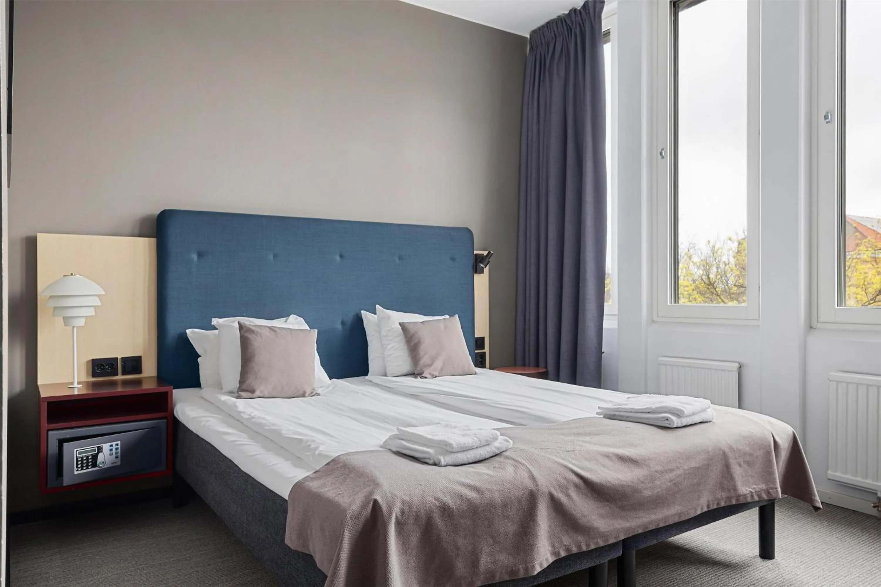 Bedroom, Bed in First Hotel Central