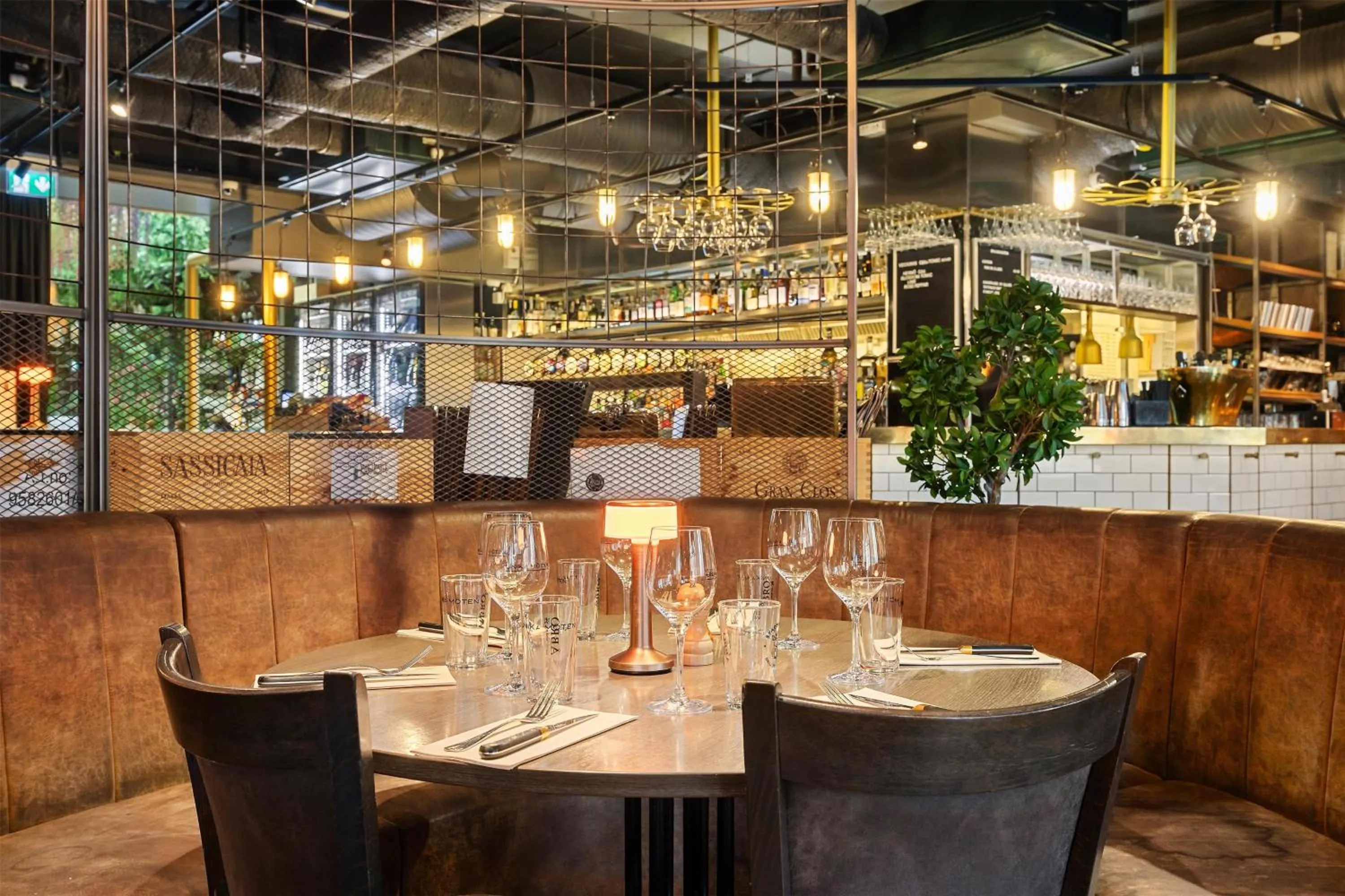 Restaurant/places to eat in First Hotel Central