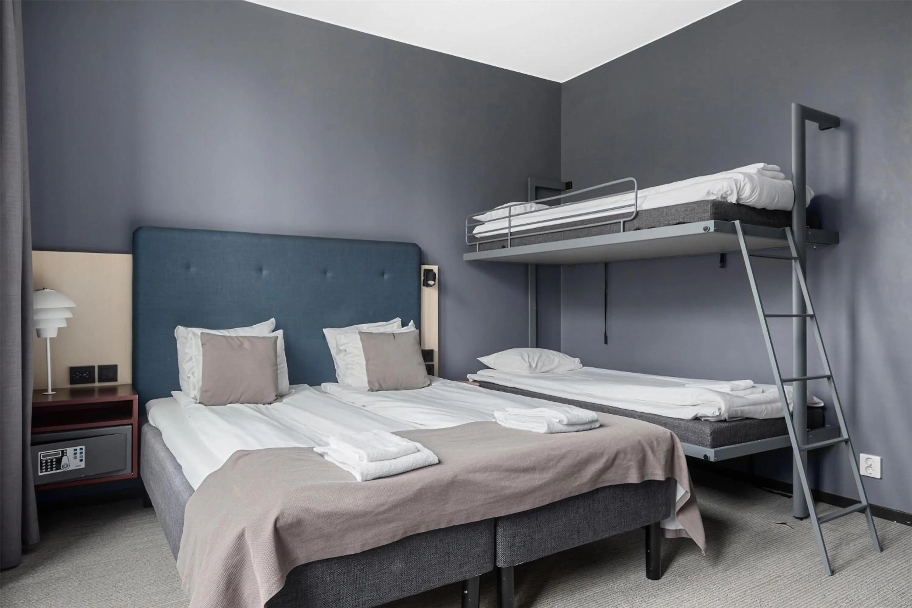 Bedroom, Bed in First Hotel Central