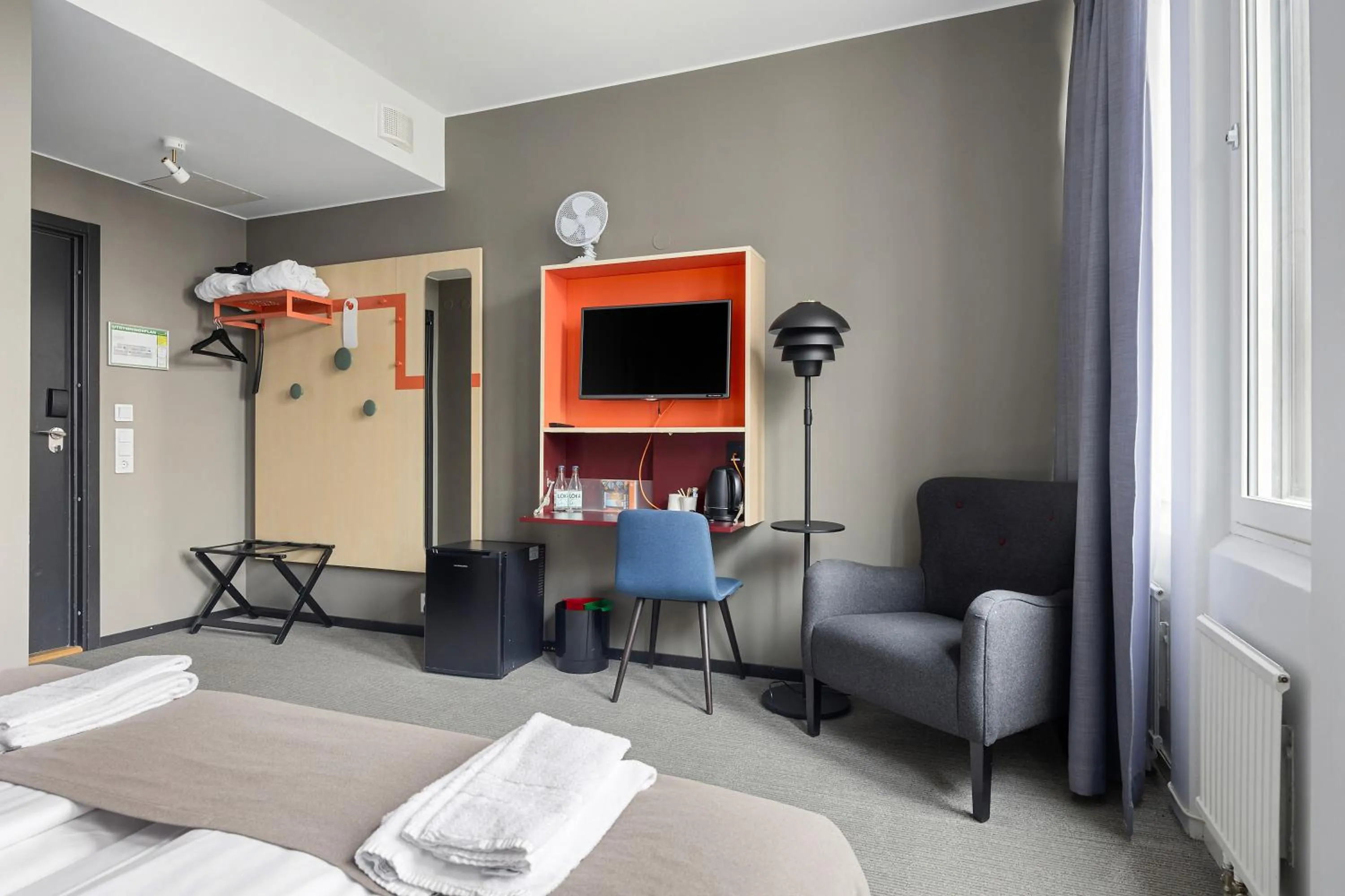 Communal lounge/ TV room, Bed in First Hotel Central